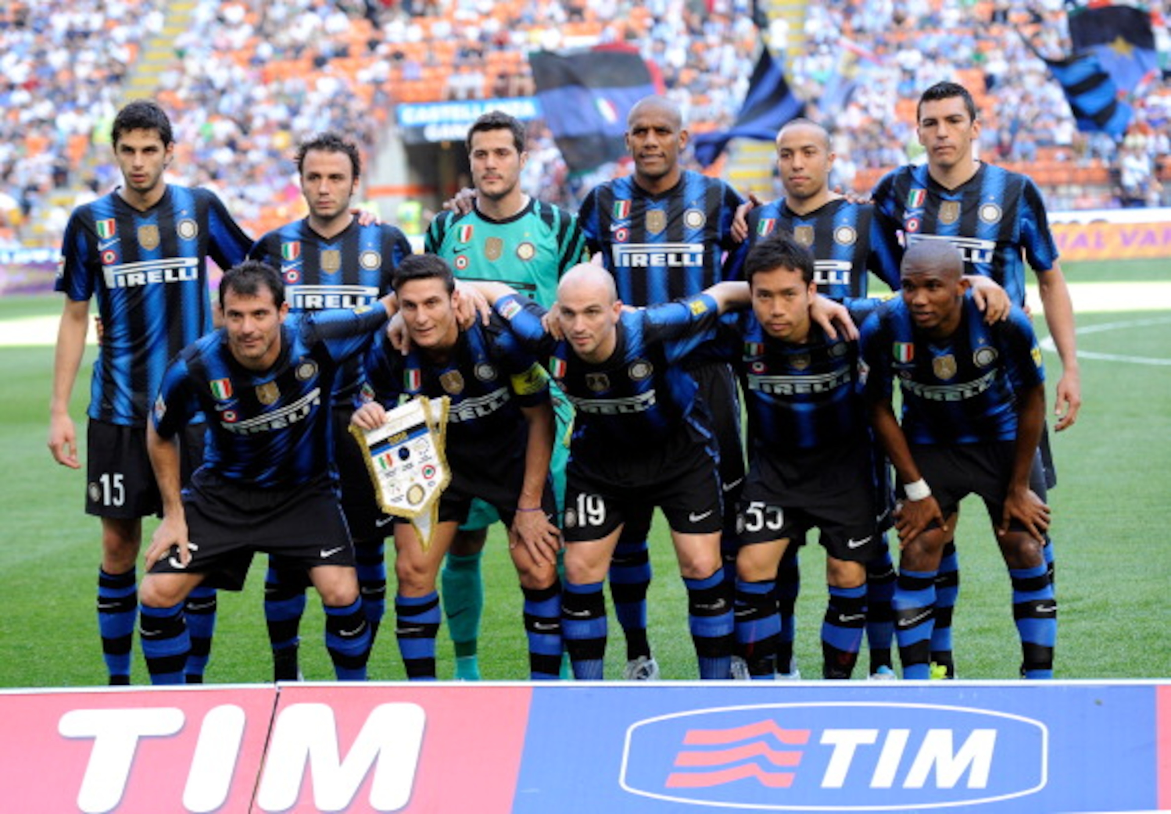 MILAN, ITALY - APRIL 09: Inter Milan players pose for a team photo during the Serie A match between FC Internazionale Milano and AC Chievo Verona at Stadio Giuseppe Meazza on April 9, 2011 in Milan, Italy. (Photo by Claudio Villa/Getty Images) MILAN, ITALY - APRIL 09: Inter Milan players pose for a team photo during the Serie A match between FC Internazionale Milano and AC Chievo Verona at Stadio Giuseppe Meazza on April 9, 2011 in Milan, Italy. (Photo by Claudio Villa/Getty Images)