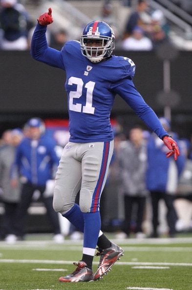EAST RUTHERFORD, NJ - DECEMBER 19:  Kenny Phillips #21 of the New York Giants against the Philadelphia Eagles at New Meadowlands Stadium on December 19, 2010 in East Rutherford, New Jersey.  (Photo by Nick Laham/Getty Images)