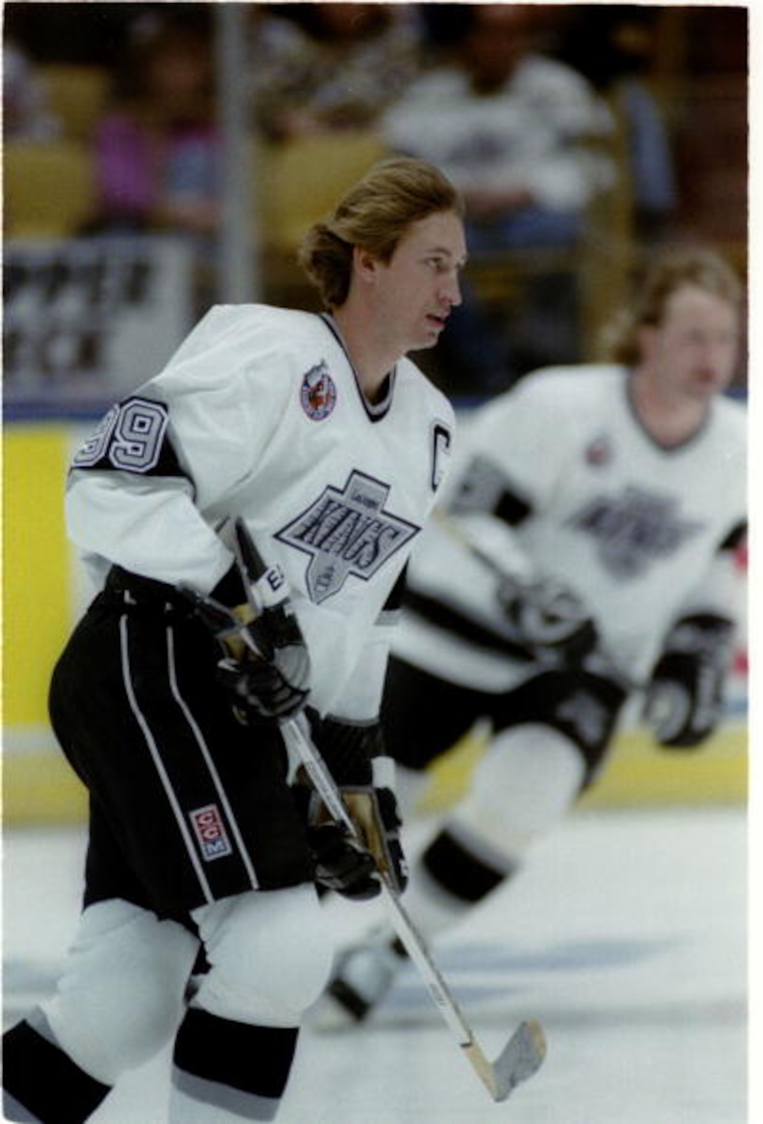 6 JANUARY 1993 LOS ANGELES KINGS CAPTAIN WAYNE GRETZKY RETURNS AFTER RECOVERING FROM BACK SURGERY DURING THE 1992-93 SEASON