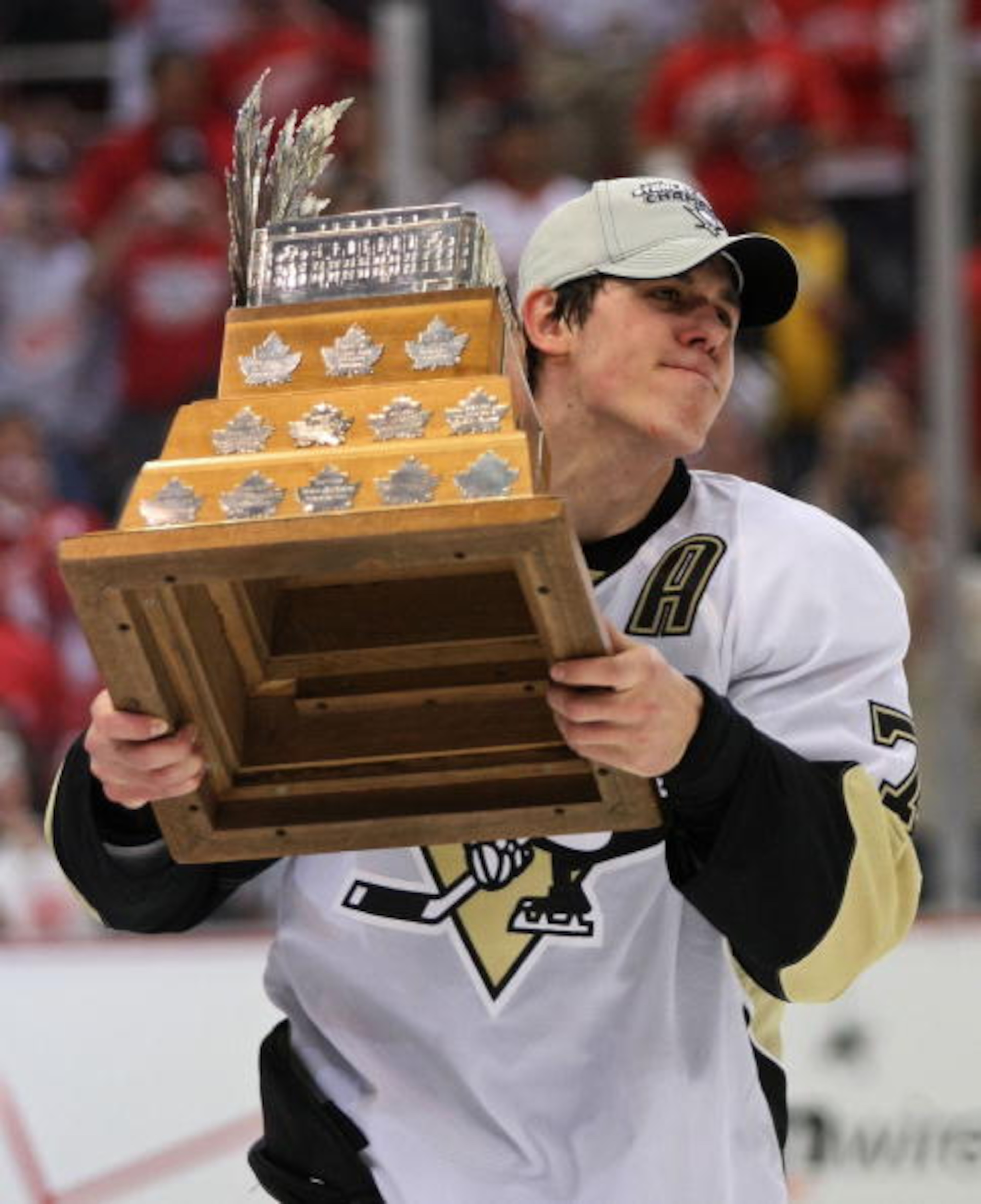 DETROIT - JUNE 12:  Evgeni Malkin #71 of the Pittsburgh Penguins holds the Conn Smythe Trophy following the Penguins victory over the Detroit Red Wings in Game Seven of the 2009 NHL Stanley Cup Finals at Joe Louis Arena on June 12, 2009 in Detroit, Michig