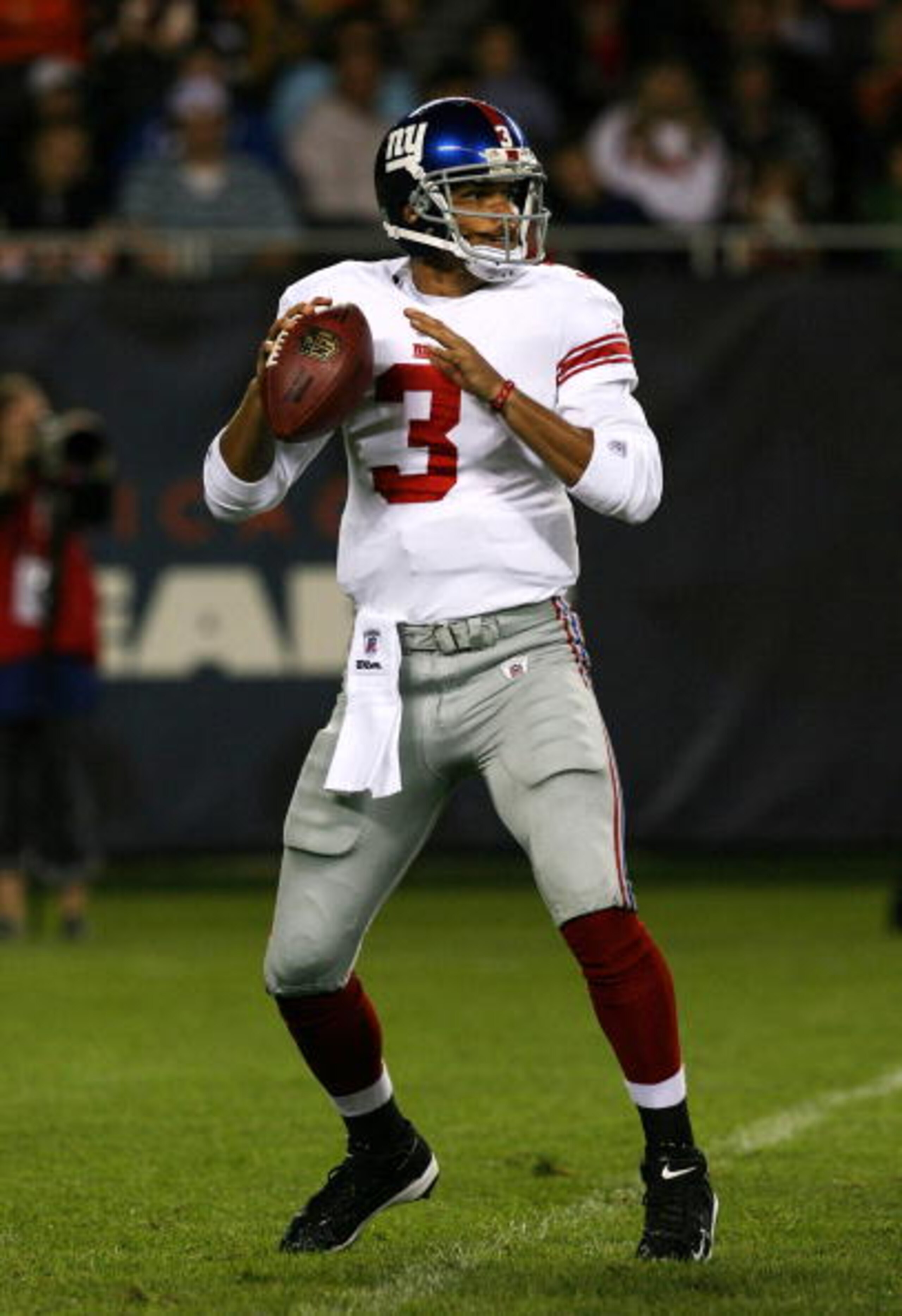 CHICAGO - AUGUST 22: Andre Woodson #3 of the New York Giants looks to pass against the Chicago Bears during their preseason NFL game at Soldier Field on August 22, 2009 in Chicago, Illinois.  (Photo by Jonathan Daniel/Getty Images)