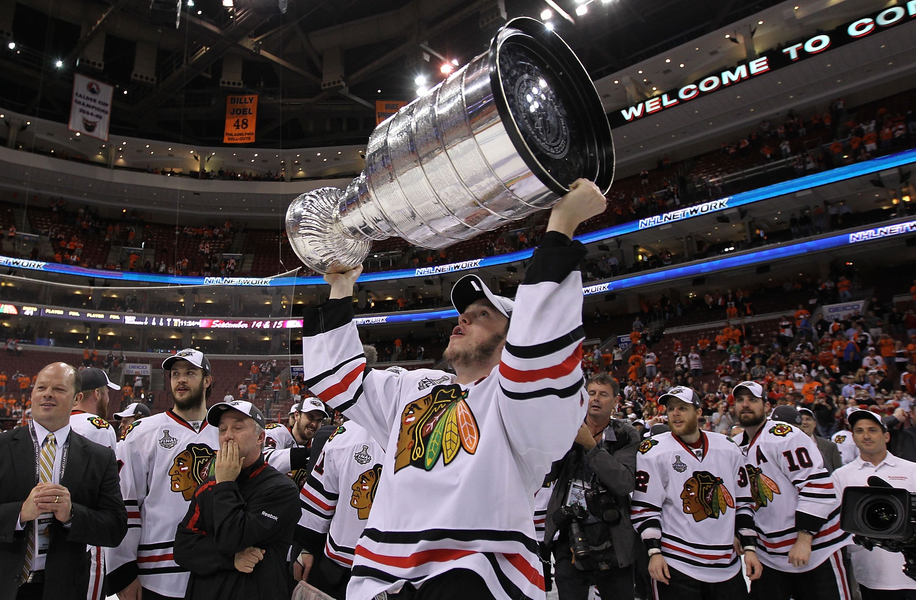 PHILADELPHIA - JUNE 09: Jonathan Toews #19 of the Chicago Blackhawks hoists the Stanley Cup after the Blackhawks defeated the Philadelphia Flyers 4-3 in overtime to win the Stanley Cup in Game Six of the 2010 NHL Stanley Cup Final at the Wachovia Center o