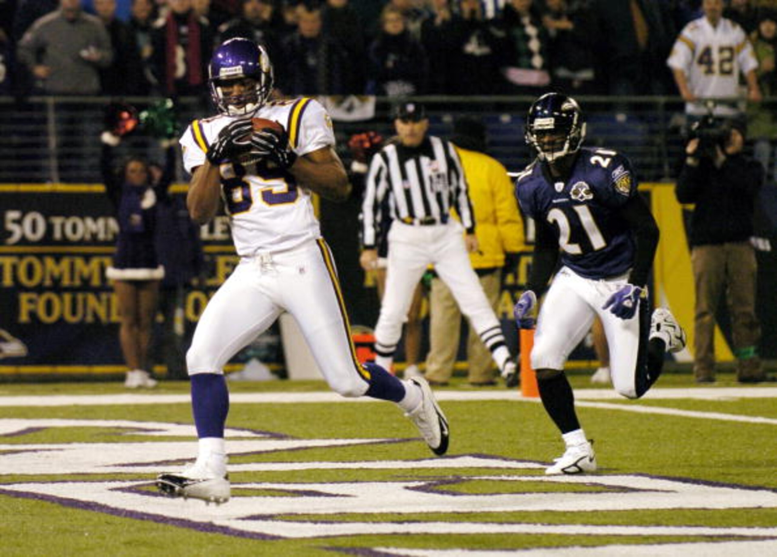 BALTIMORE - DECEMBER 25:  Travis Taylor #89 of the Minnesota Vikings catches a 13-yard touchdown pass against Chris McAlister #21 of the Baltimore Ravens during the first quarter on December 25, 2005 M&T Bank Stadium in Baltimore, Maryland.  (Photo by Nic