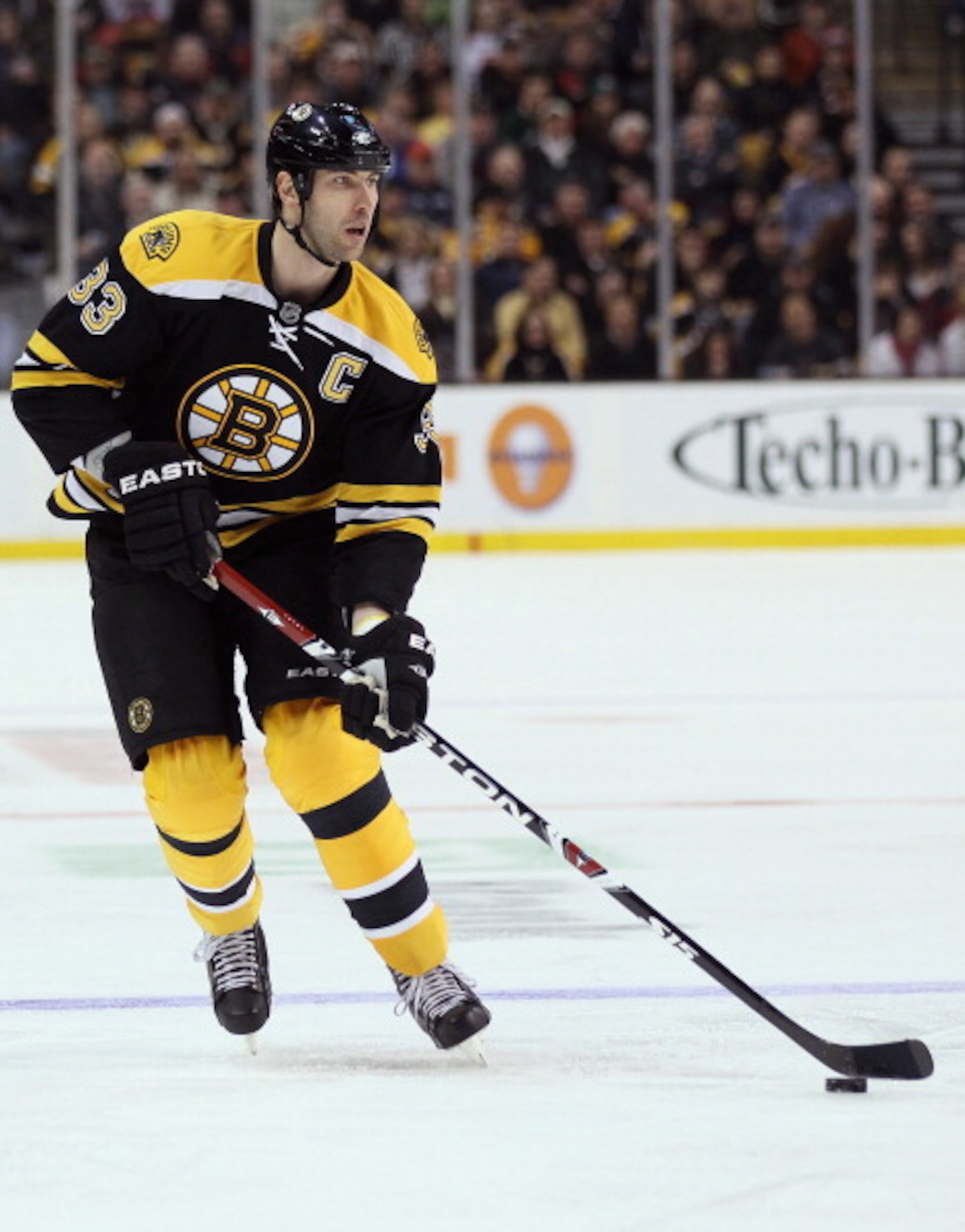BOSTON, MA - MARCH 24: Zdeno Chara #33 of the Boston Bruins takes the puck in the third period against the Montreal Canadiens on March 24, 2011 at the TD Garden in Boston, Massachusetts. The Boston Bruins defeated the Montreal Canadiens 7-0. (Photo by BOSTON, MA - MARCH 24: Zdeno Chara #33 of the Boston Bruins takes the puck in the third period against the Montreal Canadiens on March 24, 2011 at the TD Garden in Boston, Massachusetts. The Boston Bruins defeated the Montreal Canadiens 7-0. (Photo by