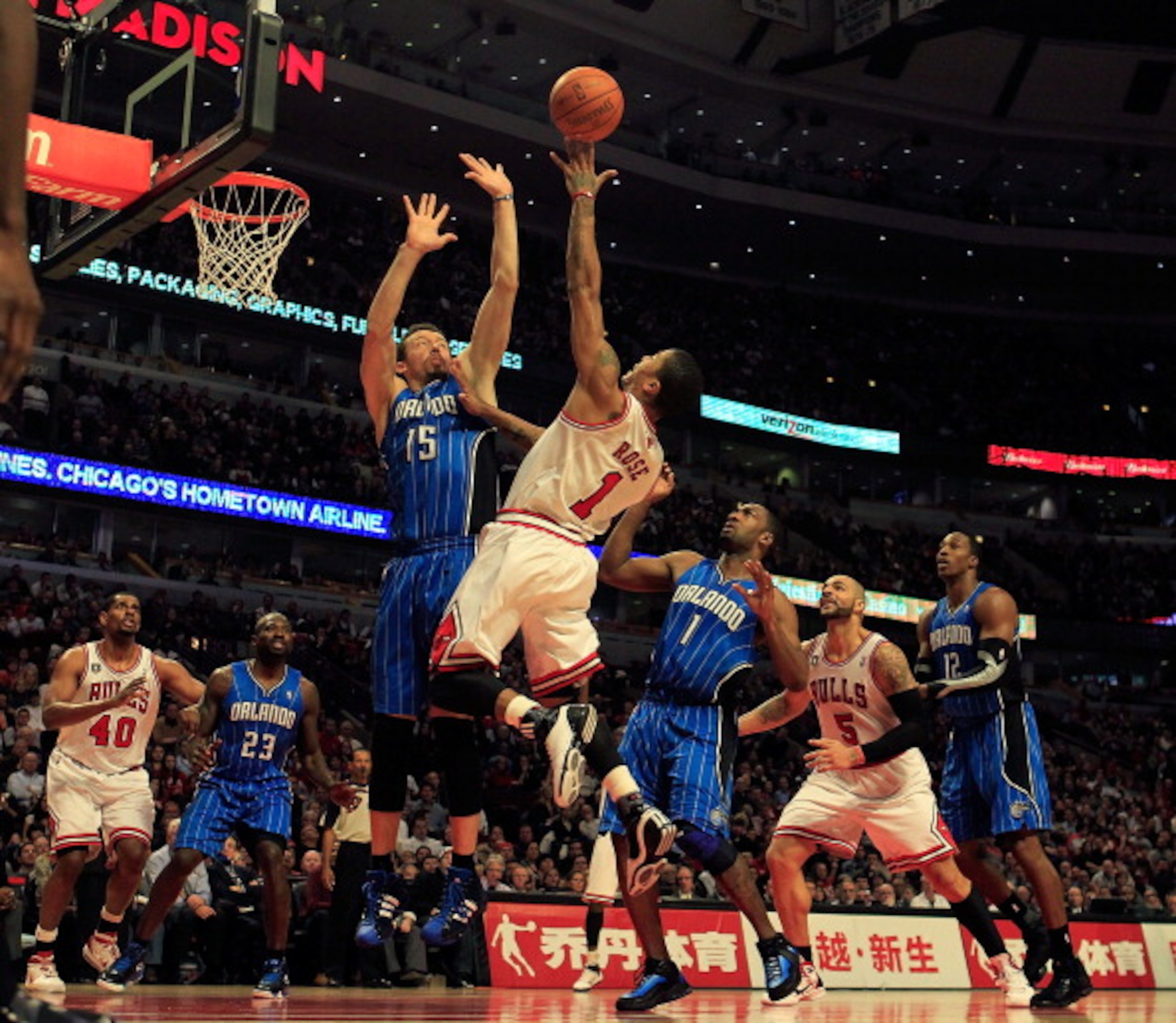 CHICAGO, IL - JANUARY 28: Derrick Rose #1 of the Chicago Bulls puts up a shot between Hedo Turkoglu #15 and Gilbert Arenas #1 of the Orlando Magic at the United Center on January 28, 2011 in Chicago, Illinois. The Bulls defeated the Magic 99-90. NOTE TO U CHICAGO, IL - JANUARY 28: Derrick Rose #1 of the Chicago Bulls puts up a shot between Hedo Turkoglu #15 and Gilbert Arenas #1 of the Orlando Magic at the United Center on January 28, 2011 in Chicago, Illinois. The Bulls defeated the Magic 99-90. NOTE TO U