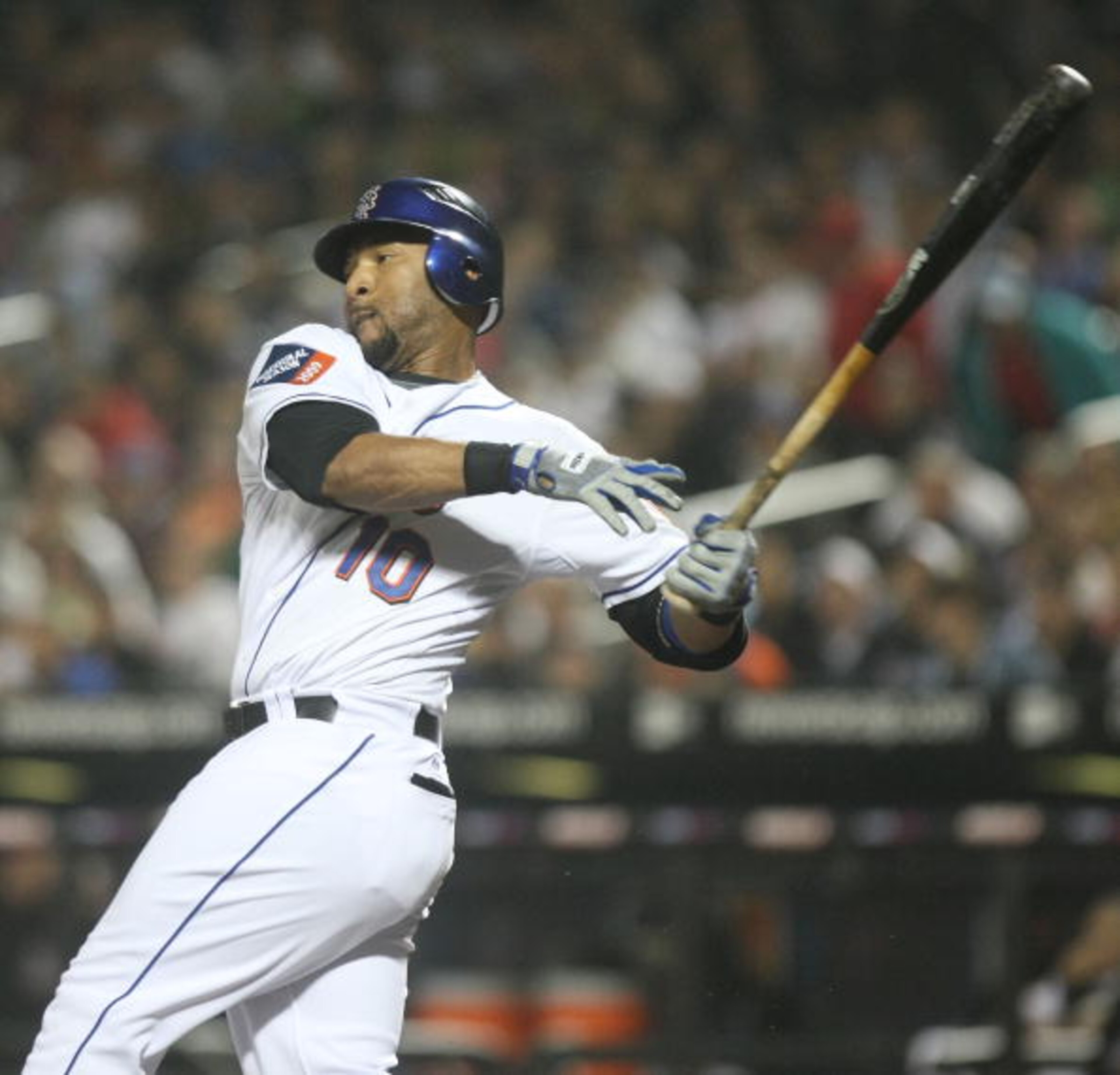 NEW YORK - JUNE 11: Gary Sheffield #10 of the New York Mets at bat against the Philadelphia Phillies on June 11, 2009 at Citi Field in the Flushing neighborhood of the Queens borough of New York City.  (Photo by Nick Laham/Getty Images)