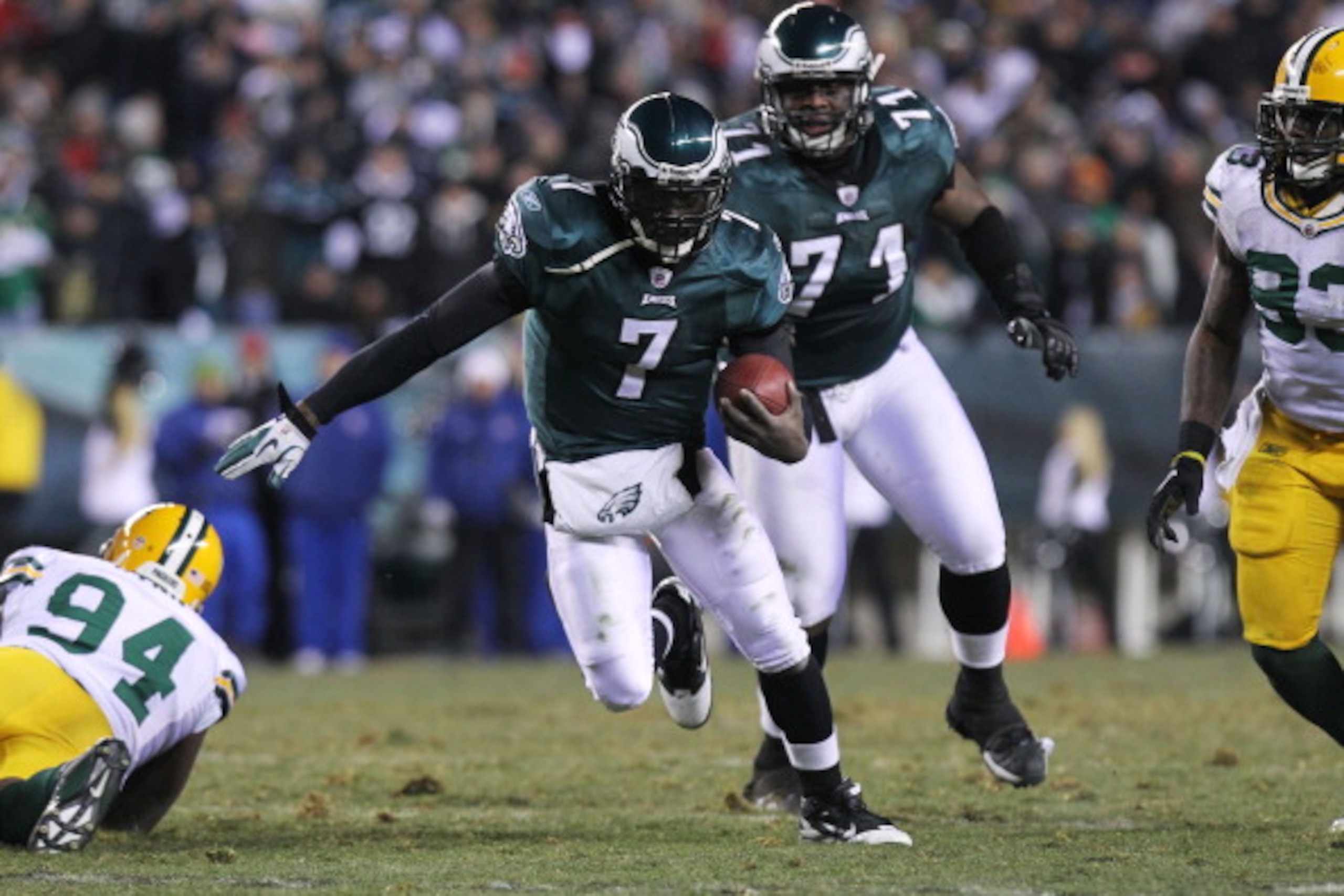 PHILADELPHIA, PA - JANUARY 09:  Michael Vick #7 of the Philadelphia Eagles runs down field against Jarius Wynn #94 of the Green Bay Packers during the 2011 NFC wild card playoff game at Lincoln Financial Field on January 9, 2011 in Philadelphia, Pennsylva