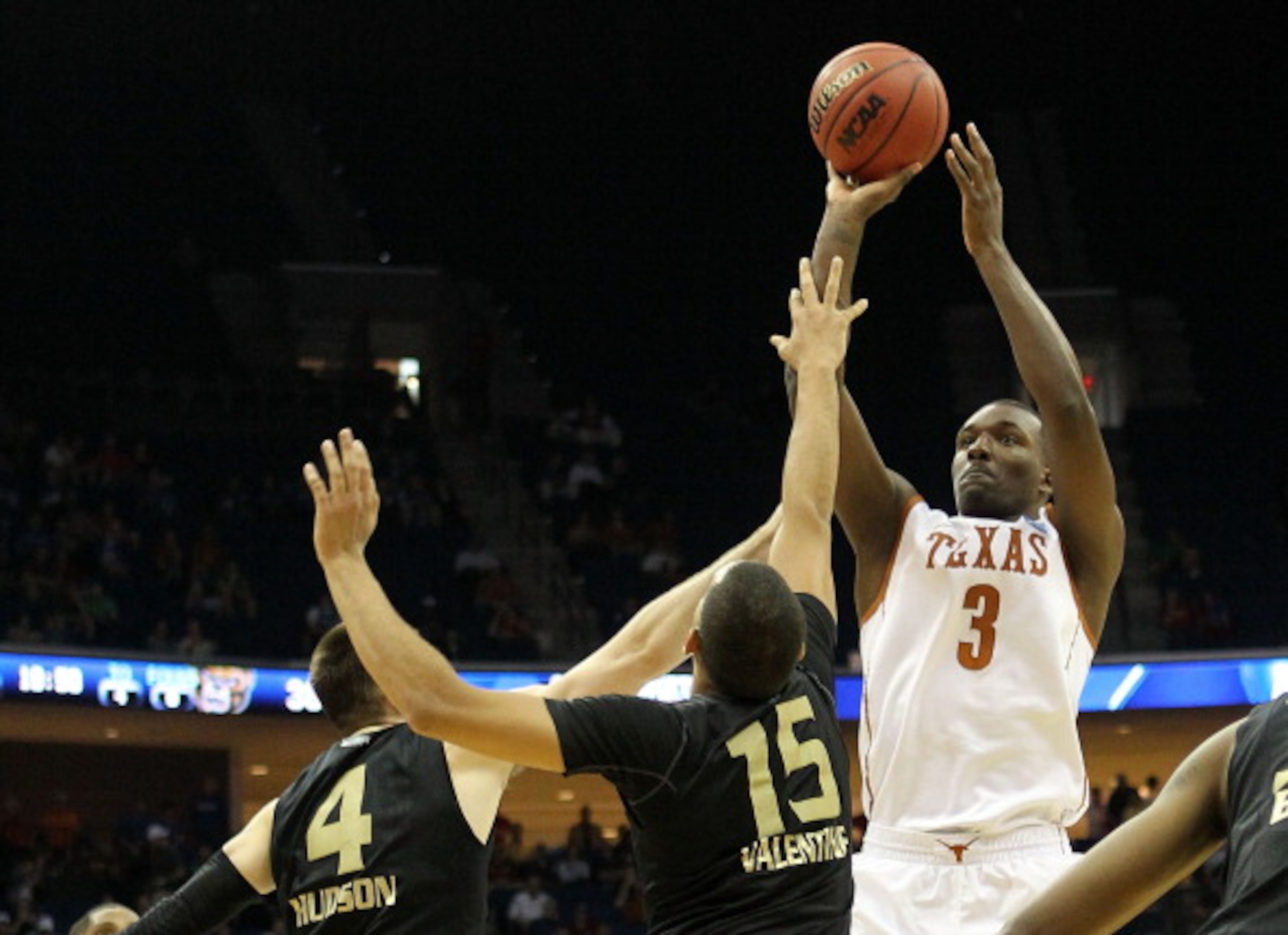TULSA, OK - MARCH 18: Jordan Hamilton #3 of the Texas Longhorns takes a shot against the Oakland Golden Grizzlies during the second round of the 2011 NCAA men's basketball tournament at BOK Center on March 18, 2011 in Tulsa, Oklahoma. (Photo by Ronald M TULSA, OK - MARCH 18: Jordan Hamilton #3 of the Texas Longhorns takes a shot against the Oakland Golden Grizzlies during the second round of the 2011 NCAA men's basketball tournament at BOK Center on March 18, 2011 in Tulsa, Oklahoma. (Photo by Ronald M