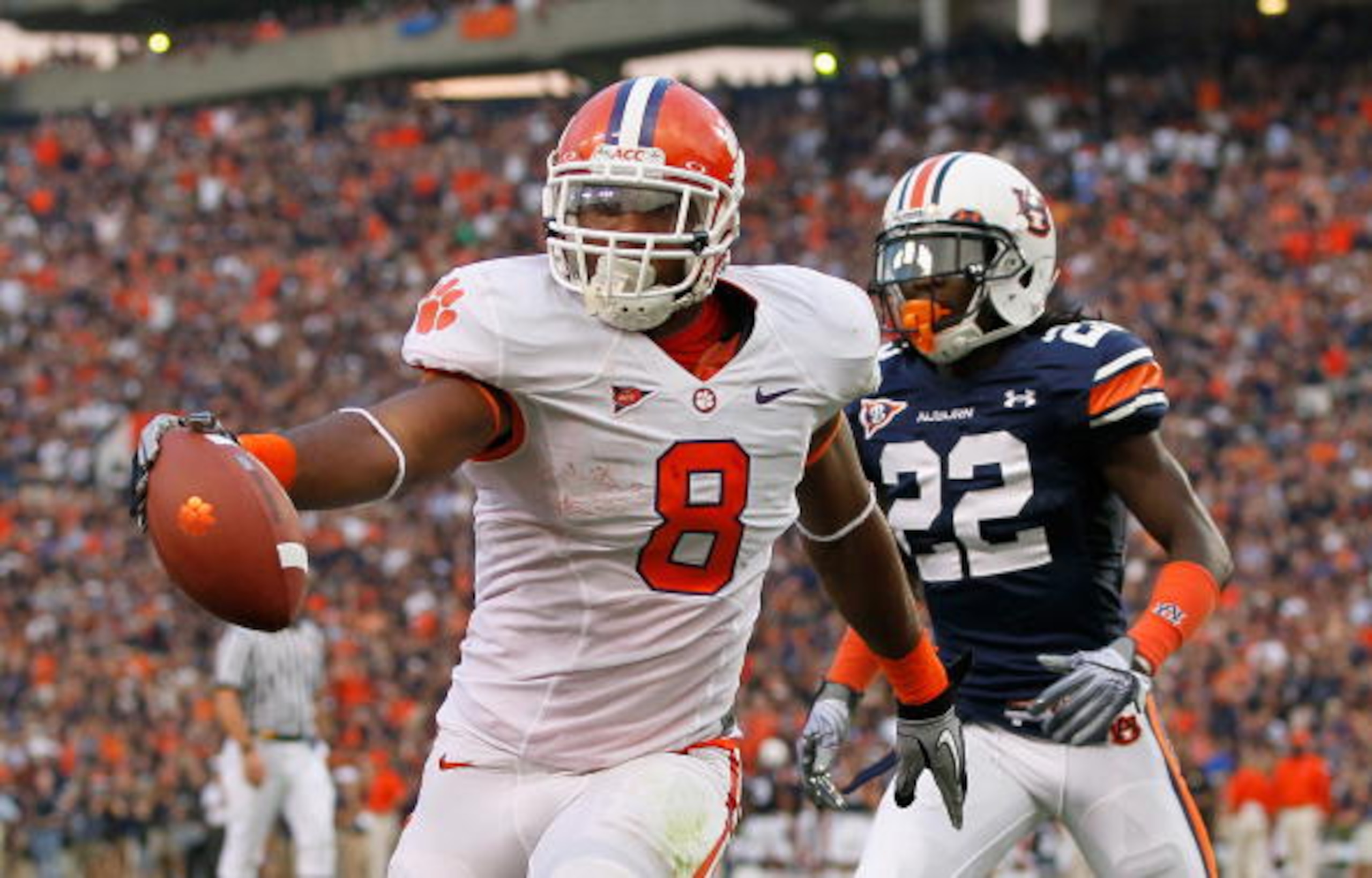AUBURN, AL - SEPTEMBER 18:  Jamie Harper #8 of the Clemson Tigers rushes in for a touchdown past T'Sharvan Bell #22 of the Auburn Tigers at Jordan-Hare Stadium on September 18, 2010 in Auburn, Alabama.  (Photo by Kevin C. Cox/Getty Images)