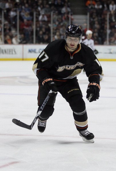 ANAHEIM, CA - FEBRUARY 27:  Lubomir Visnovsky #17 of the Anaheim Ducks skates against the Colorado Avalanche at Honda Center on February 27, 2011 in Anaheim, California.  (Photo by Jeff Gross/Getty Images)