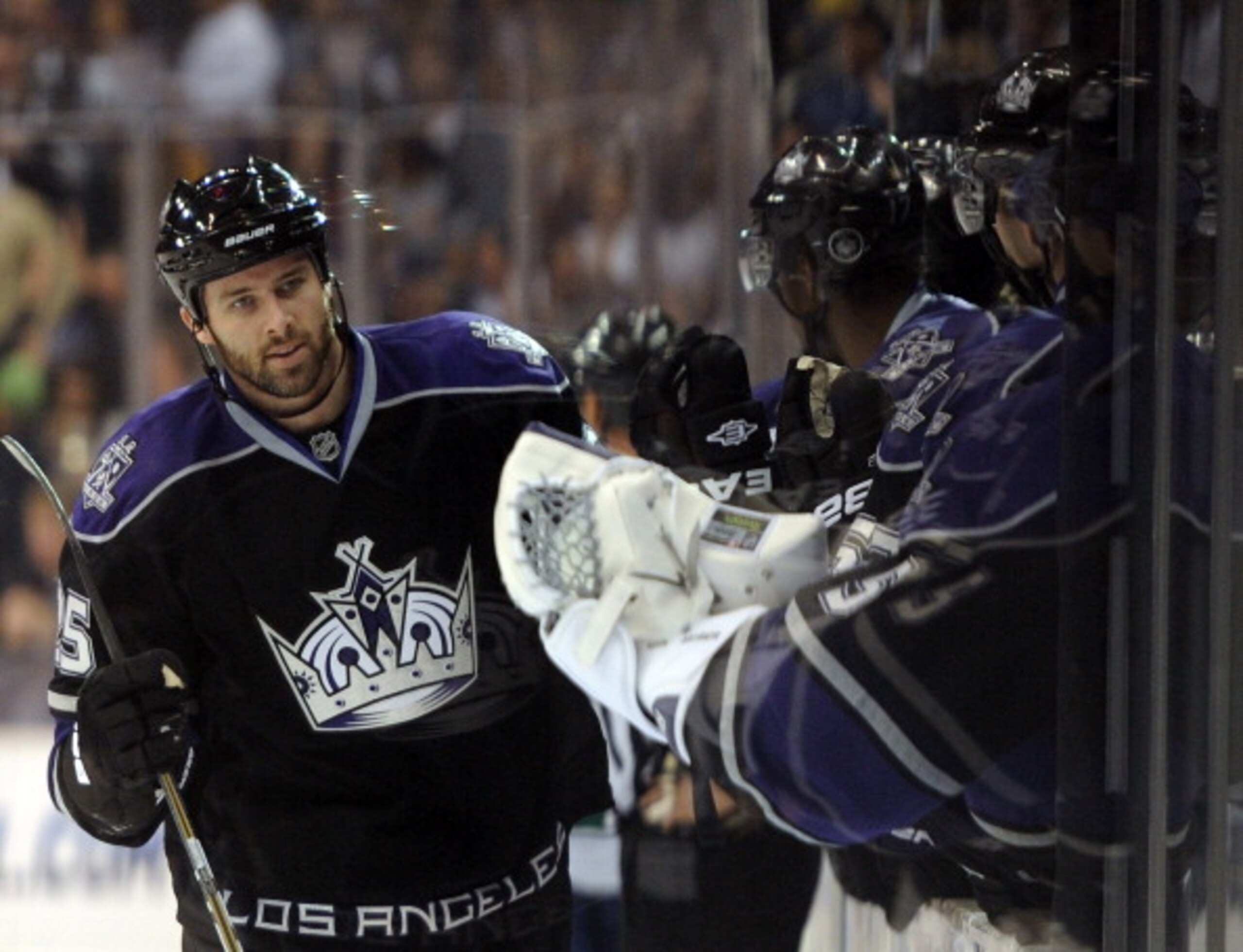 LOS ANGELES, CA - MARCH 05: Dustin Penner #25 of the Los Angeles Kings celebrates his goal for a 1-0 lead over the Vancouver Canucks during the first period at the Staples Center on March 5, 2011 in Los Angeles, California. (Photo by Harry How/Getty Ima LOS ANGELES, CA - MARCH 05: Dustin Penner #25 of the Los Angeles Kings celebrates his goal for a 1-0 lead over the Vancouver Canucks during the first period at the Staples Center on March 5, 2011 in Los Angeles, California. (Photo by Harry How/Getty Ima