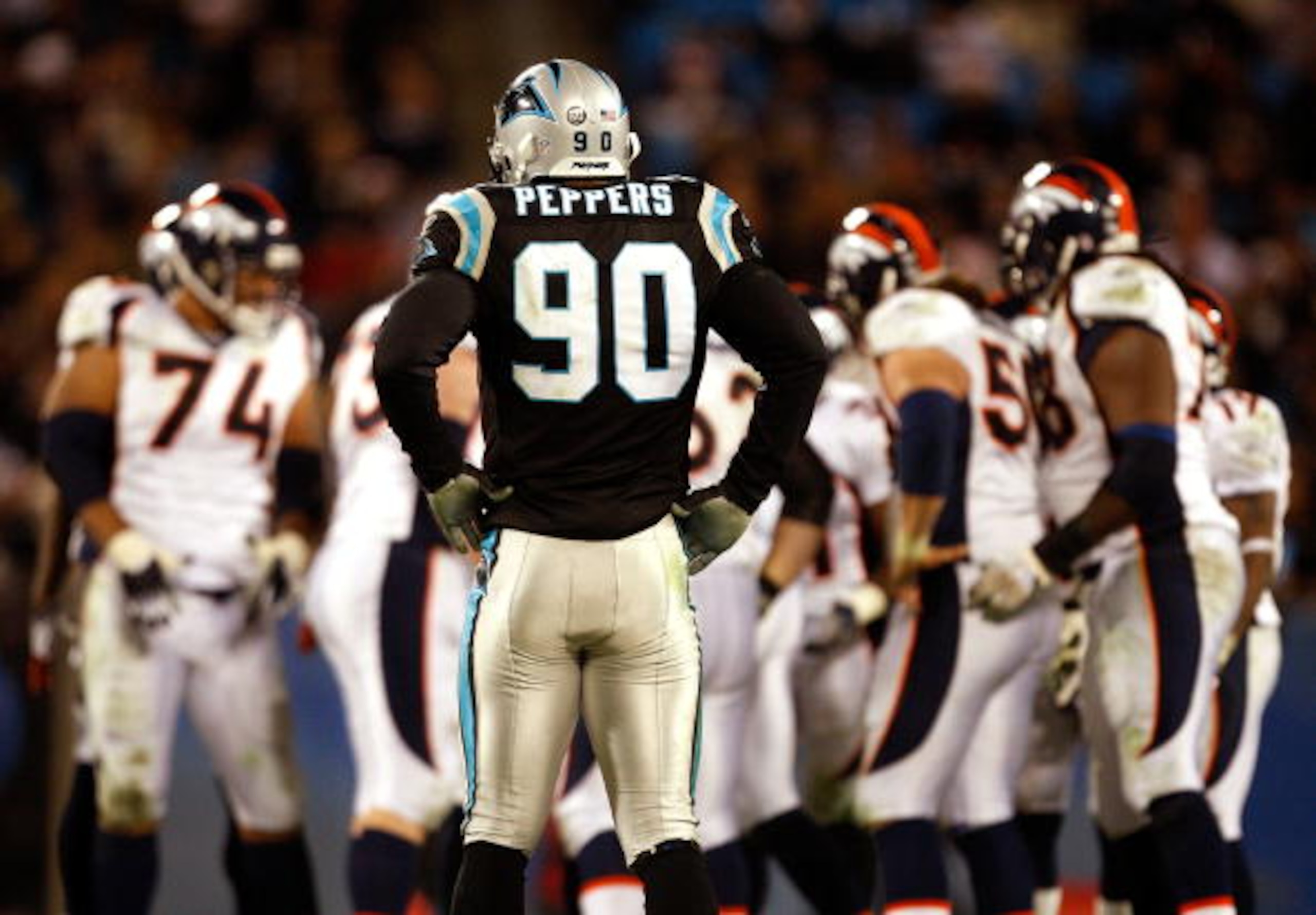 CHARLOTTE, NC - DECEMBER 14:  Julius Peppers #90 of the Carolina Panthers waits for the Denver Broncos offense during their game at Bank of America Stadium on December 14, 2008 in Charlotte, North Carolina  (Photo by Streeter Lecka/Getty Images)