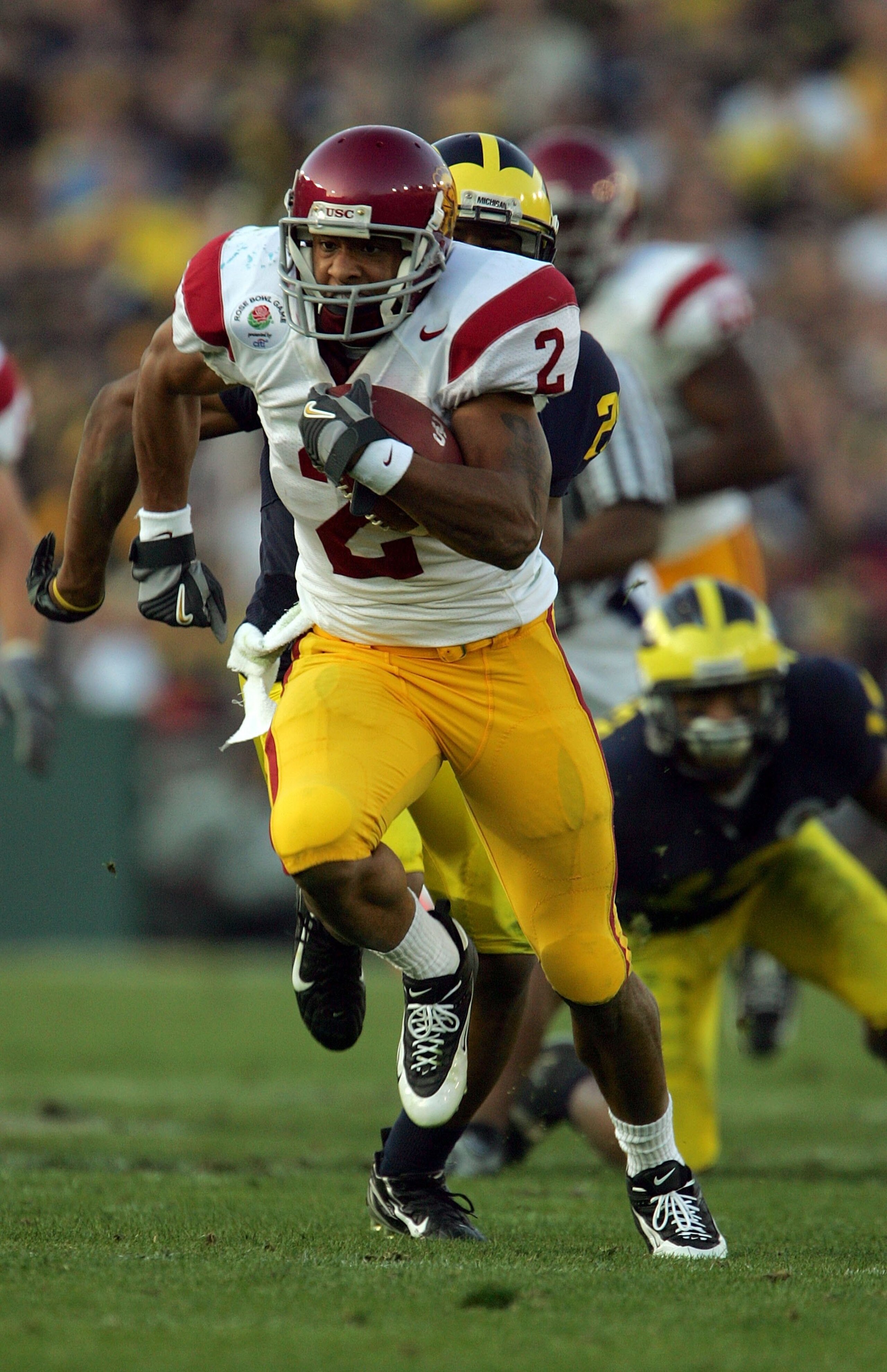 PASADENA, CA - JANUARY 01:  Steve Smith #2 of the USC Trojans carries the ball for a first down, setting up a touchdown during the third quarter of the game with the Michigan Wolverines on January 1, 2007 at the Rose Bowl in Pasadena, California.  The Tro