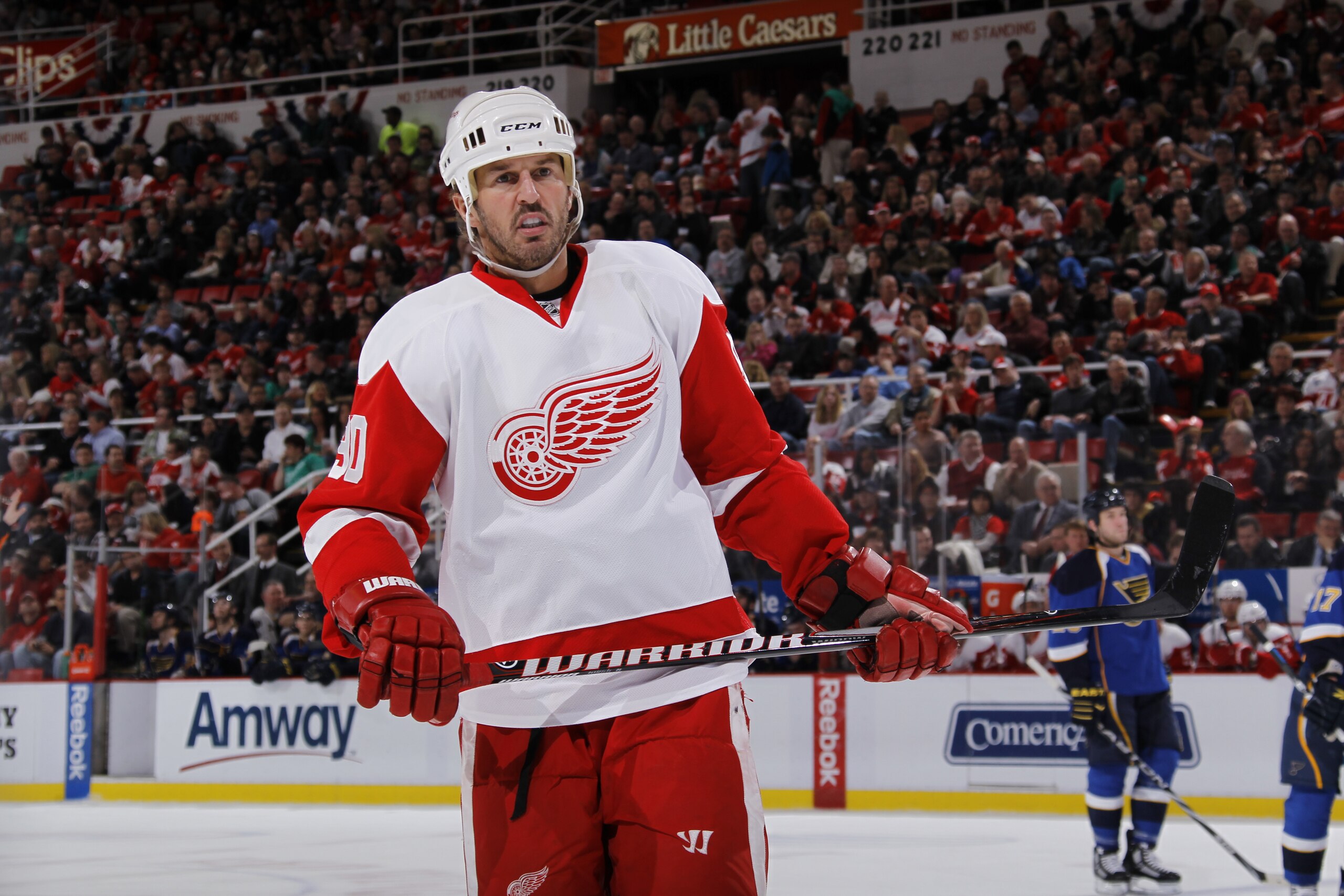 DETROIT, MI - MARCH 30: Mike Modano #90 of the Detroit Red Wings looks on the St. Louis Blues at Joe Louis Arena on March 30, 2011 in Detroit, Michigan. (Photo by Gregory Shamus/Getty Images) DETROIT, MI - MARCH 30: Mike Modano #90 of the Detroit Red Wings looks on the St. Louis Blues at Joe Louis Arena on March 30, 2011 in Detroit, Michigan. (Photo by Gregory Shamus/Getty Images)