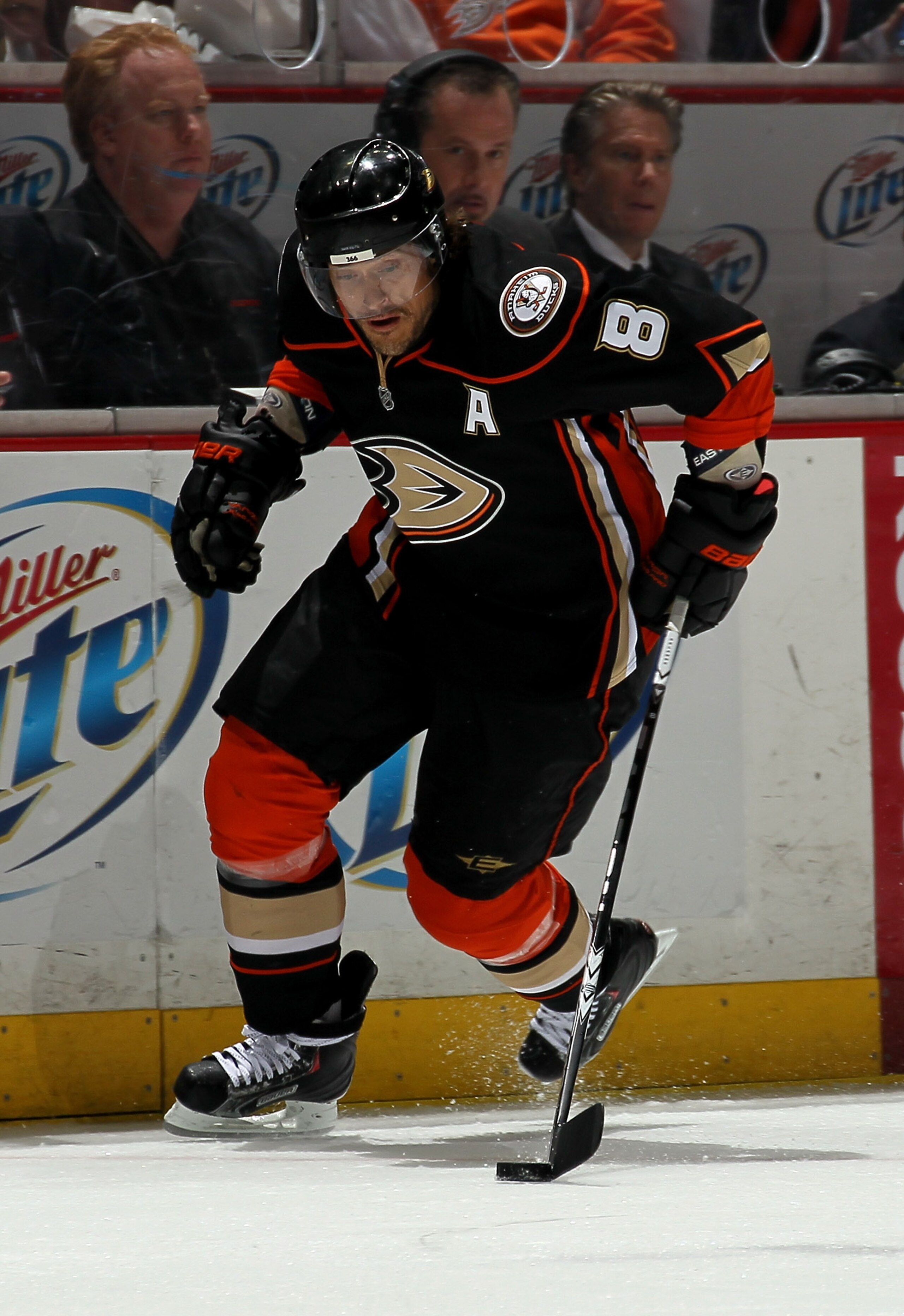 ANAHEIM, CA - APRIL 08: Teemu Selanne #8 of the Anaheim Ducks controls the puck against the Los Angeles King at Honda Center on April 8, 2011 in Anaheim, California. The Ducks won 2-1 to clinch a berth in the playoffs. (Photo by Stephen Dunn/Getty Image ANAHEIM, CA - APRIL 08: Teemu Selanne #8 of the Anaheim Ducks controls the puck against the Los Angeles King at Honda Center on April 8, 2011 in Anaheim, California. The Ducks won 2-1 to clinch a berth in the playoffs. (Photo by Stephen Dunn/Getty Image