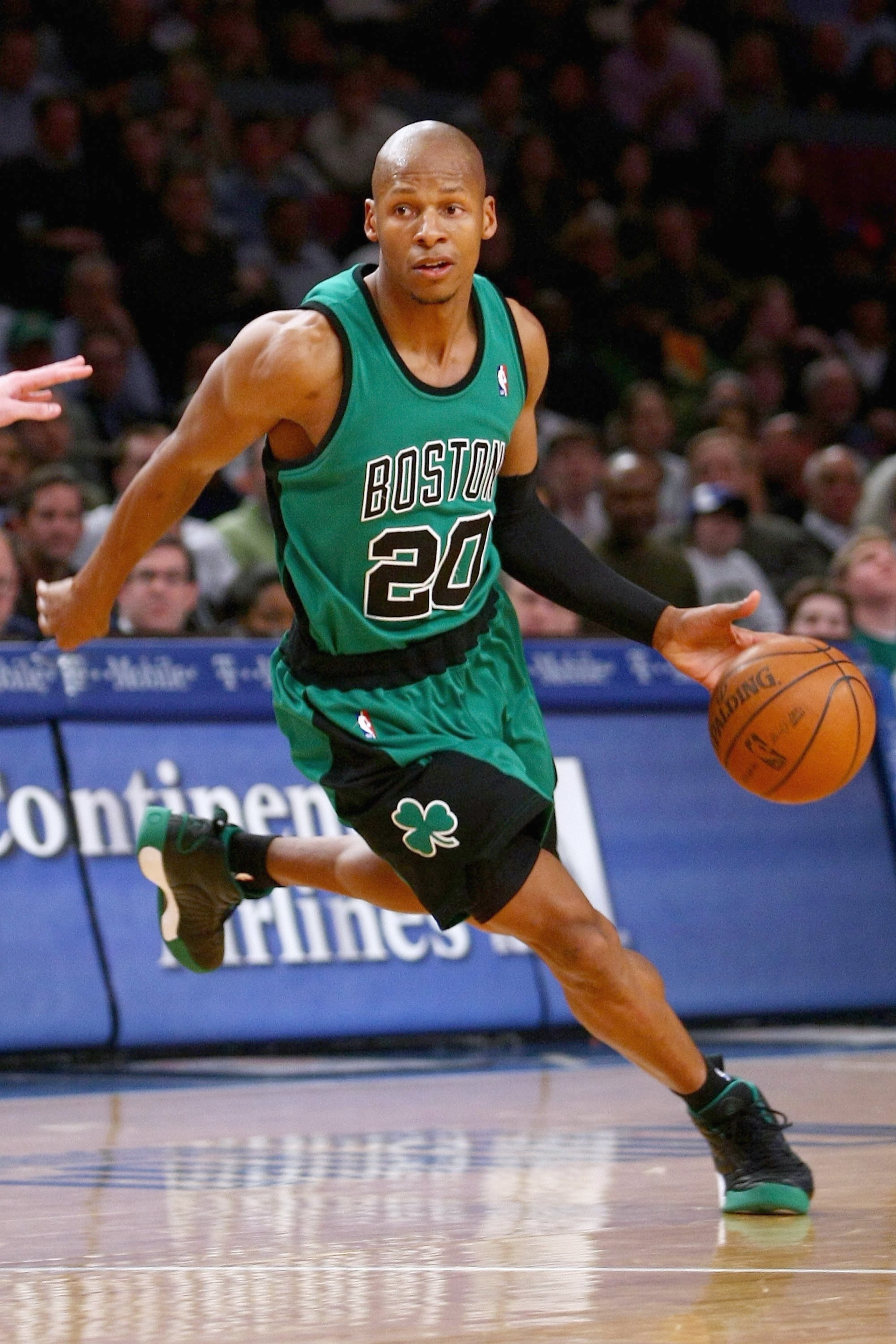 NEW YORK - FEBRUARY 06: Ray Allen #20 of the Boston Celtics drives the ball against the New York Knicks at Madison Square Garden on February 6, 2009 in New York City. NOTE TO USER: User expressly acknowledges and agrees that, by downloading and/or using NEW YORK - FEBRUARY 06: Ray Allen #20 of the Boston Celtics drives the ball against the New York Knicks at Madison Square Garden on February 6, 2009 in New York City. NOTE TO USER: User expressly acknowledges and agrees that, by downloading and/or using