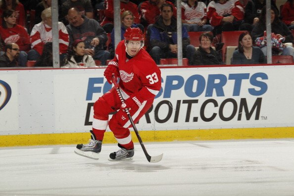 DETROIT, MI - FEBRUARY 24: Kris Draper #33 of the Detroit Red Wings skates against the Dallas Stars on February 24, 2011 at Joe Louis Arena in Detroit, Michigan.  (Photo by Gregory Shamus/Getty Images)