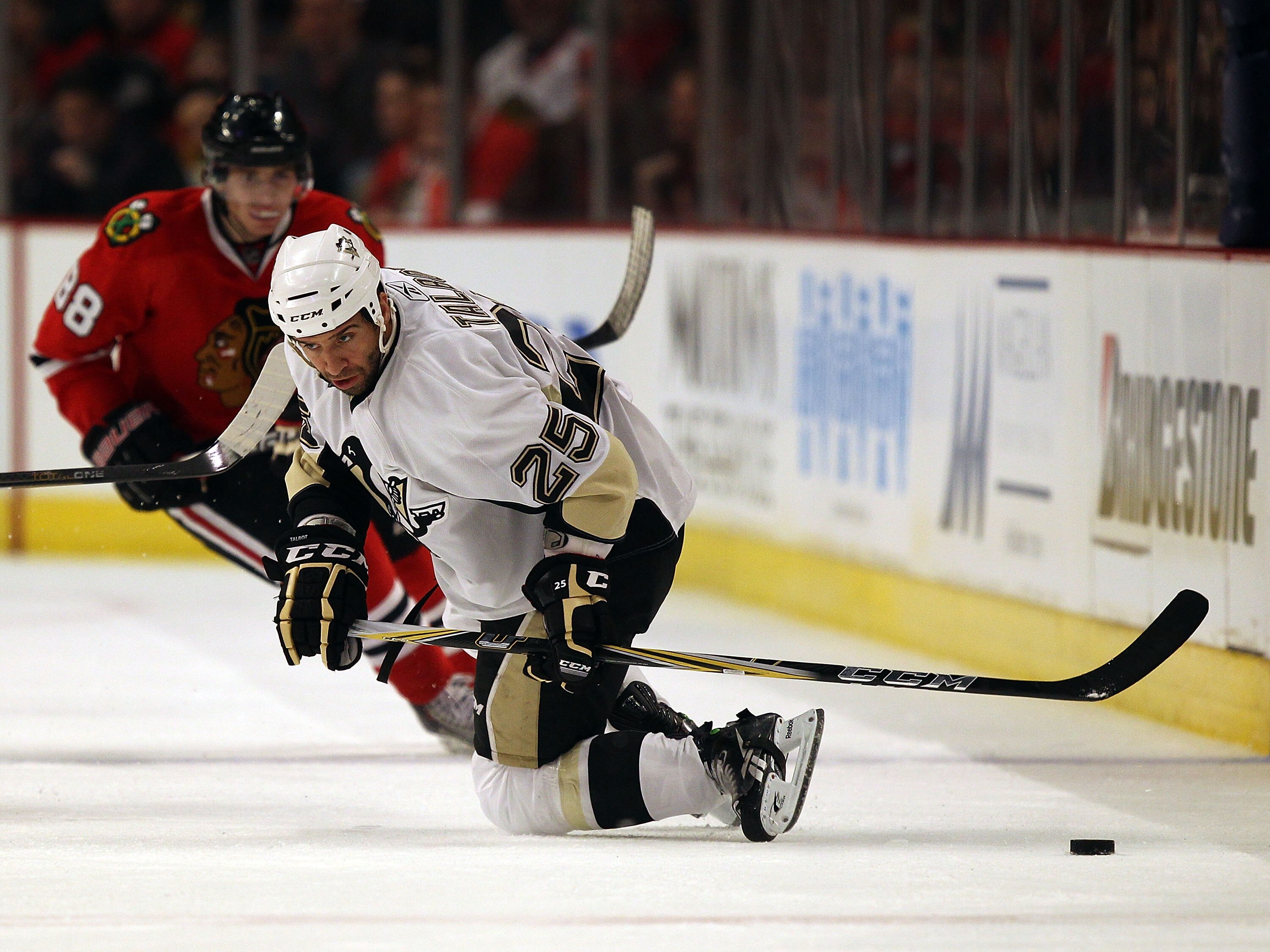 CHICAGO, IL - FEBRUARY 20: Maxime Talbot #25 of the Pittsburgh Penguins looses control of the puck as Patrick Kane #88 of the Chicago Blackhawks closes in at the United Center on February 20, 2011 in Chicago, Illinois. The Blackhawks defeated the Penguins