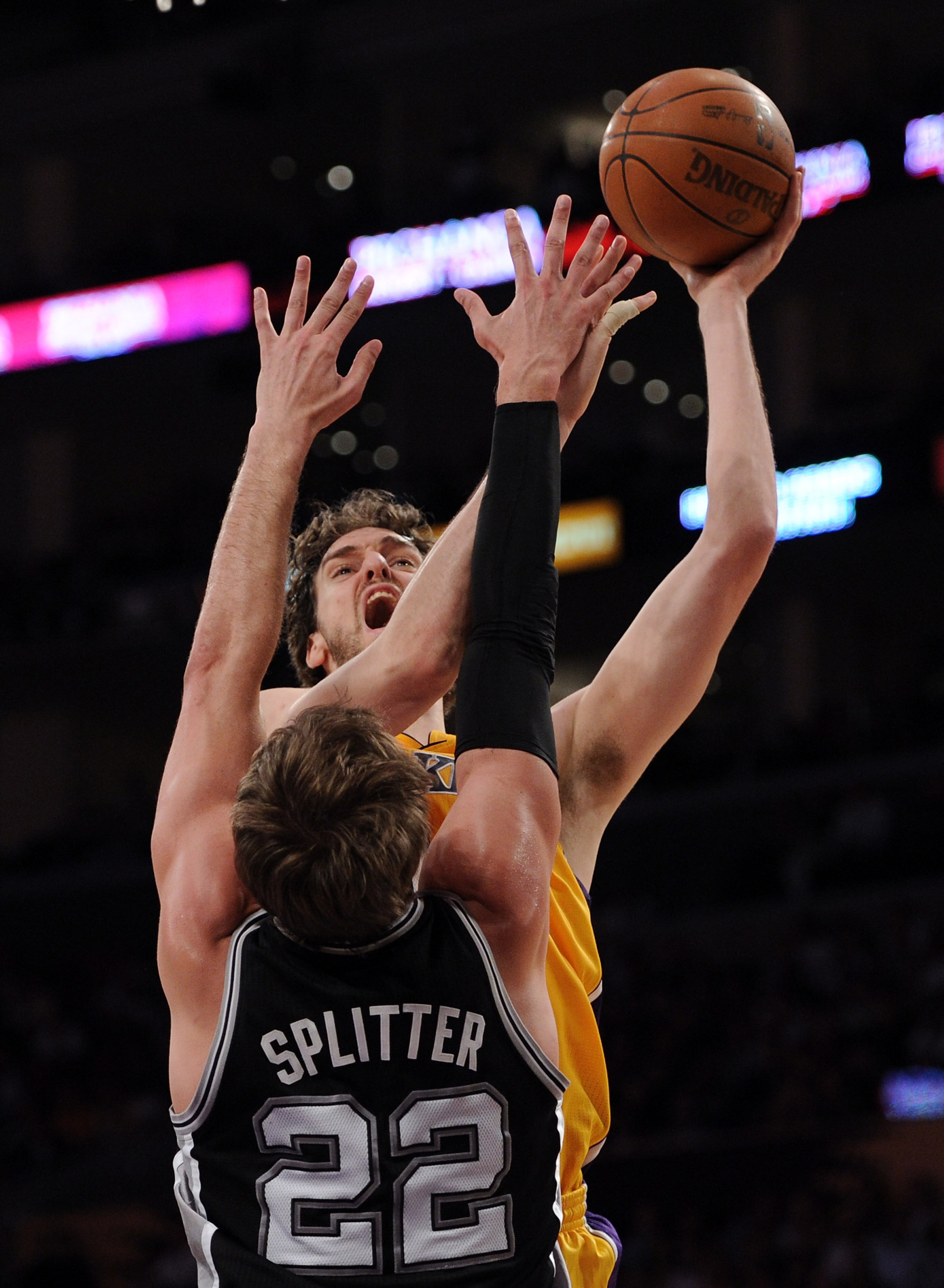 LOS ANGELES, CA - APRIL 12: Pau Gasol #16 of the Los Angeles Lakers shoots a jumper over Tiago Splitter #22 of the San Antonio Spurs at Staples Center on April 12, 2011 in Los Angeles, California. NOTE TO USER: User expressly acknowledges and agrees tha LOS ANGELES, CA - APRIL 12: Pau Gasol #16 of the Los Angeles Lakers shoots a jumper over Tiago Splitter #22 of the San Antonio Spurs at Staples Center on April 12, 2011 in Los Angeles, California. NOTE TO USER: User expressly acknowledges and agrees tha