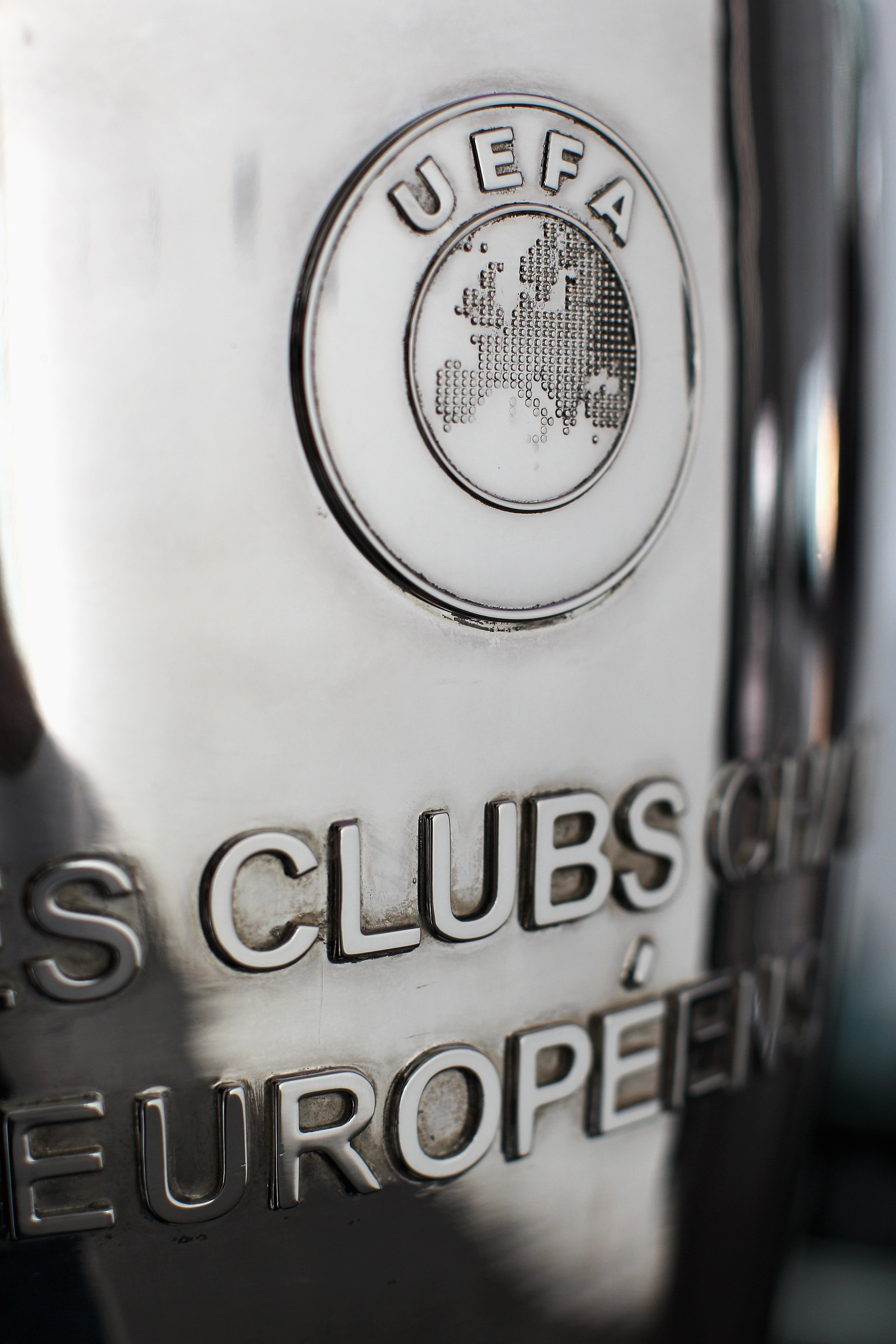 LONDON, ENGLAND - FEBRUARY 17:  A detailed view of the UEFA Champions League Trophy during the UEFA Champions League Final 2011 Ticket Launch at City Hall on February 17, 2011 in London, England.  (Photo by Dean Mouhtaropoulos/Getty Images)