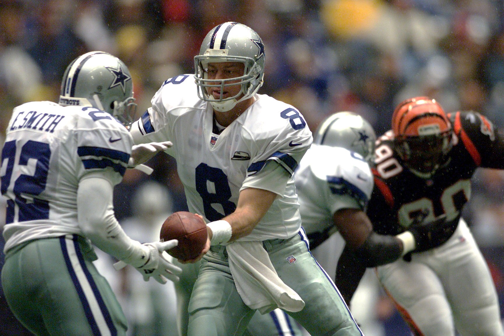 12 Nov 2000:  Quarterback Troy Aikman #8 of the Dallas Cowboys hands off  to running back Emmitt Smith #22 during Sunday's game against the Cincinnati Bengals at Texas Stadium in Irving, Texas. DIGITAL IMAGE. Mandatory Credit: Jamie Squire/ALLSPORT
