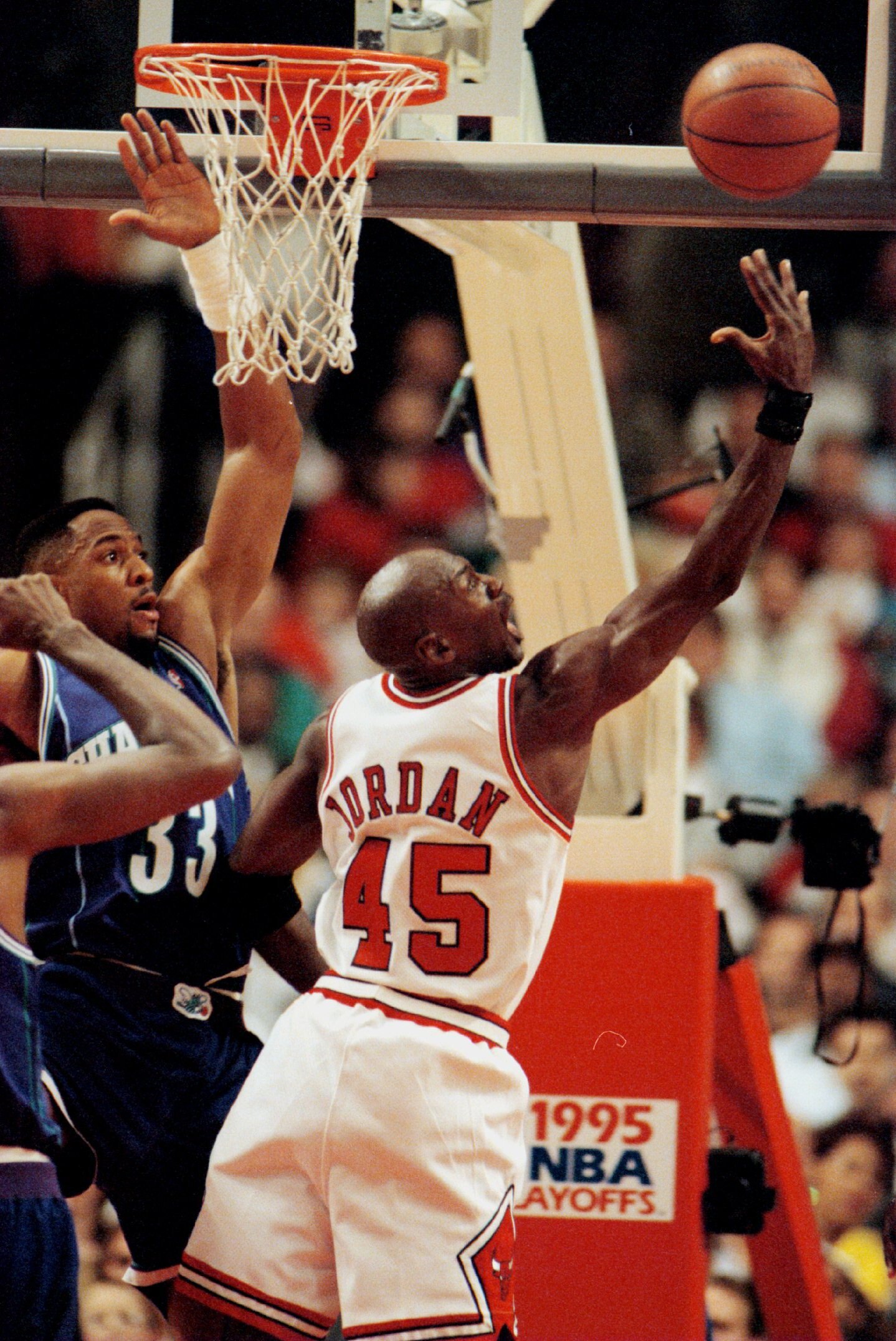 2 MAY 1995:  CHICAGO BULLS FORWARD MICHAEL JORDAN ATTEMPTS TO PUT A SHOT UP OVER CHARLOTTE HORNETS ALONZO MOURNING DURING FIRST HALF ACTION OF GAME THREE IN THE NBA FIRST ROUND PLAY-OFF ACTION BETWEEN THE TWO TEAMS AT THE UNITED CENTER IN CHICAGO, ILLINOI