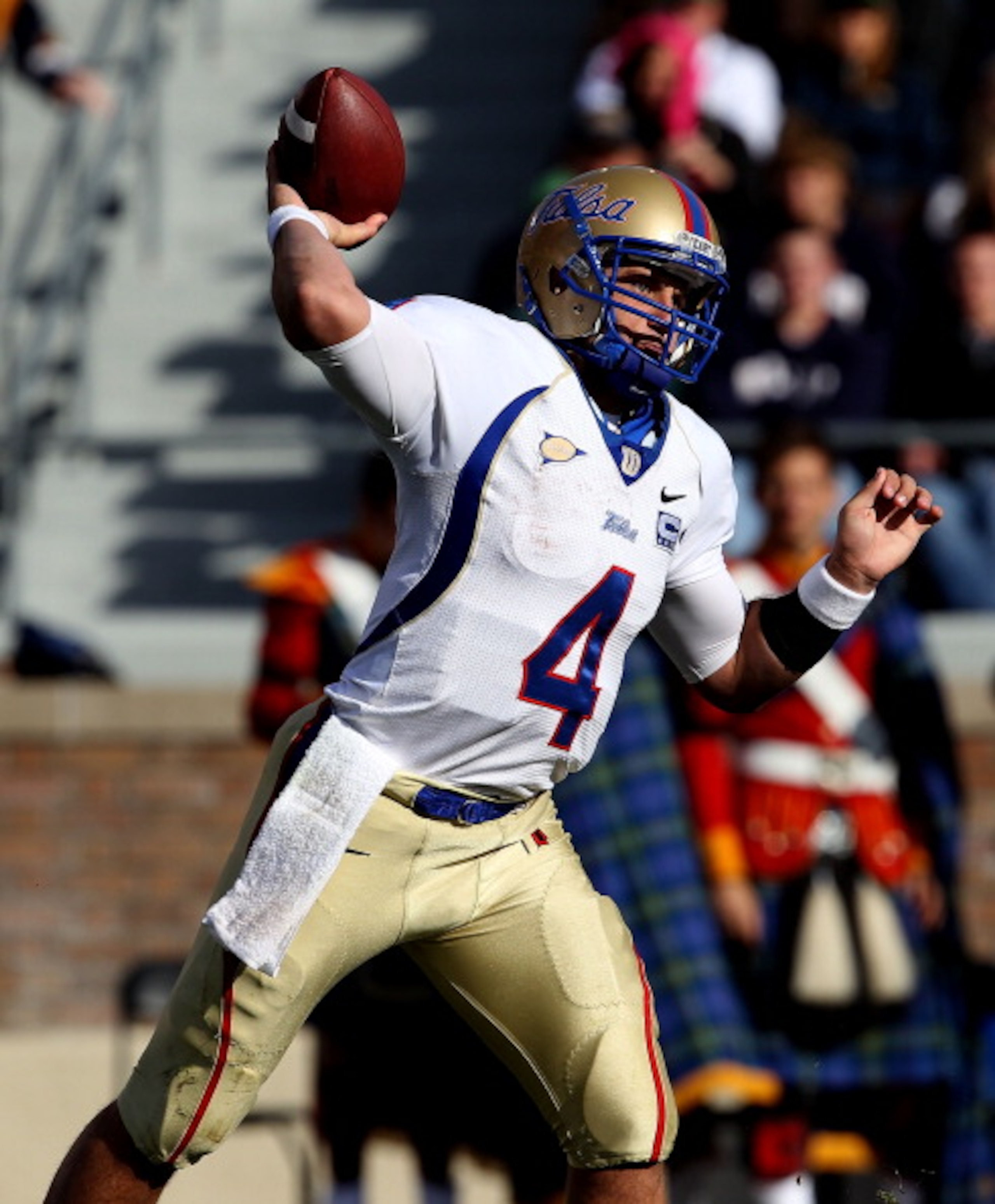 SOUTH BEND, IN - OCTOBER 30: G.J. Kinne #4 of the Tulsa Golden Hurricane throws a pass against the Notre Dame Fighting Irish rushes at Notre Dame Stadium on October 30, 2010 in South Bend, Indiana. Tulsa defeated Notre Dame 28-27. (Photo by Jonathan Danie SOUTH BEND, IN - OCTOBER 30: G.J. Kinne #4 of the Tulsa Golden Hurricane throws a pass against the Notre Dame Fighting Irish rushes at Notre Dame Stadium on October 30, 2010 in South Bend, Indiana. Tulsa defeated Notre Dame 28-27. (Photo by Jonathan Danie
