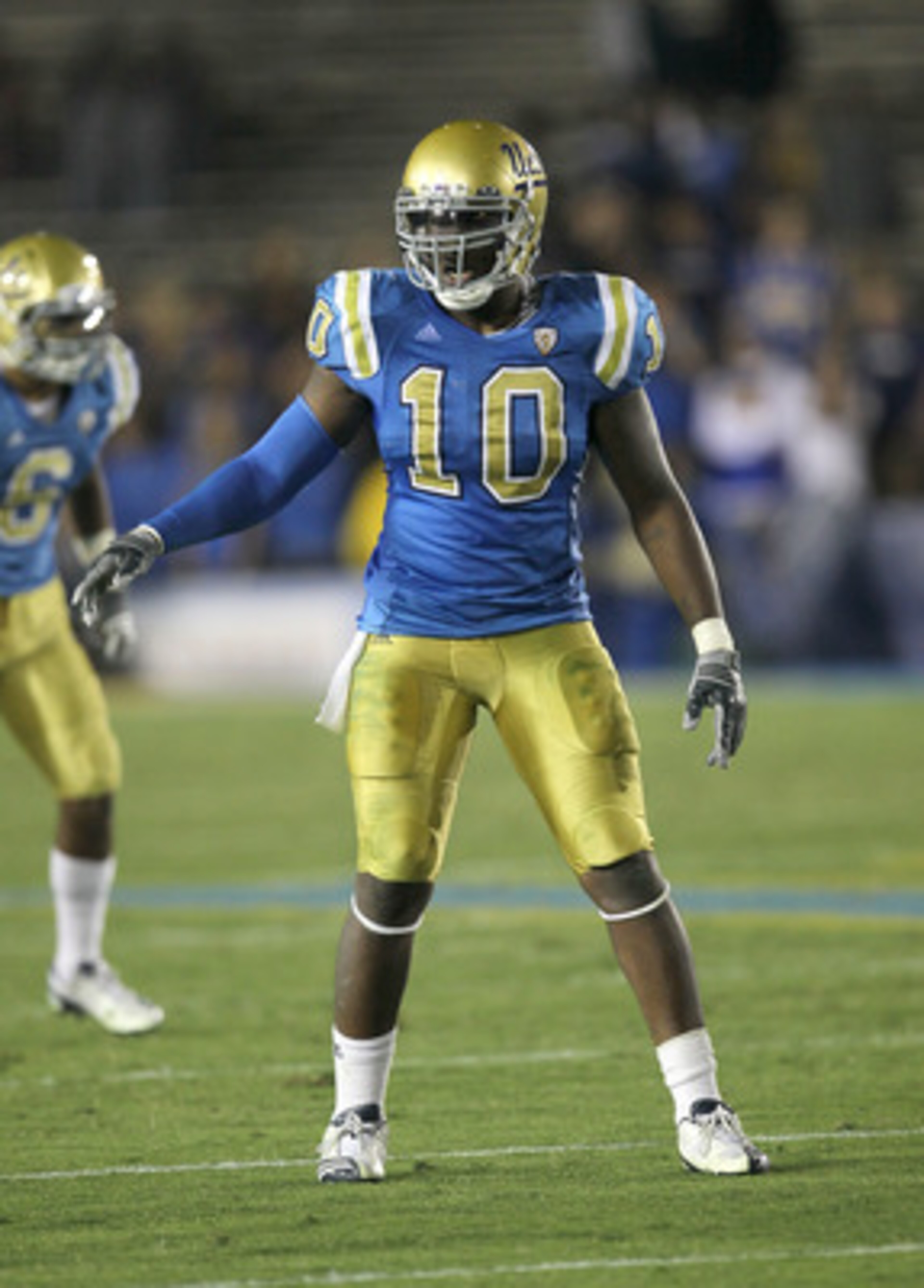 PASADENA, CA - SEPTEMBER 18:  Linebacker Akeem Ayers #10 of the UCLA Bruins in the game with the Houston Cougars at the Rose Bowl on September 18, 2010 in Pasadena, California.  UCLA won 31-13.  (Photo by Stephen Dunn/Getty Images)