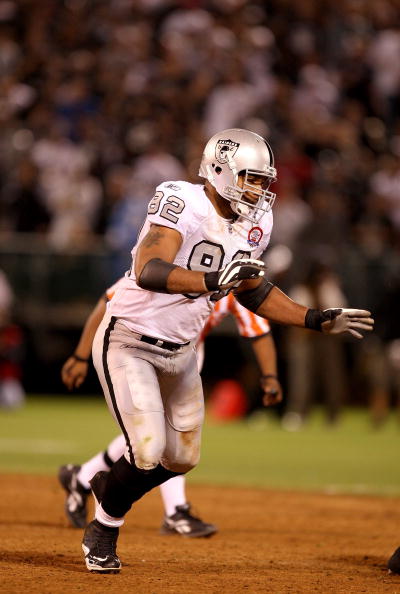 OAKLAND, CA - SEPTEMBER 14:  Richard Seymour #92 of the Oakland Raiders in action during their game against the San Diego Chargers on September 14, 2009 at the Oakland-Alameda County Coliseum in Oakland, California.  (Photo by Ezra Shaw/Getty Images)