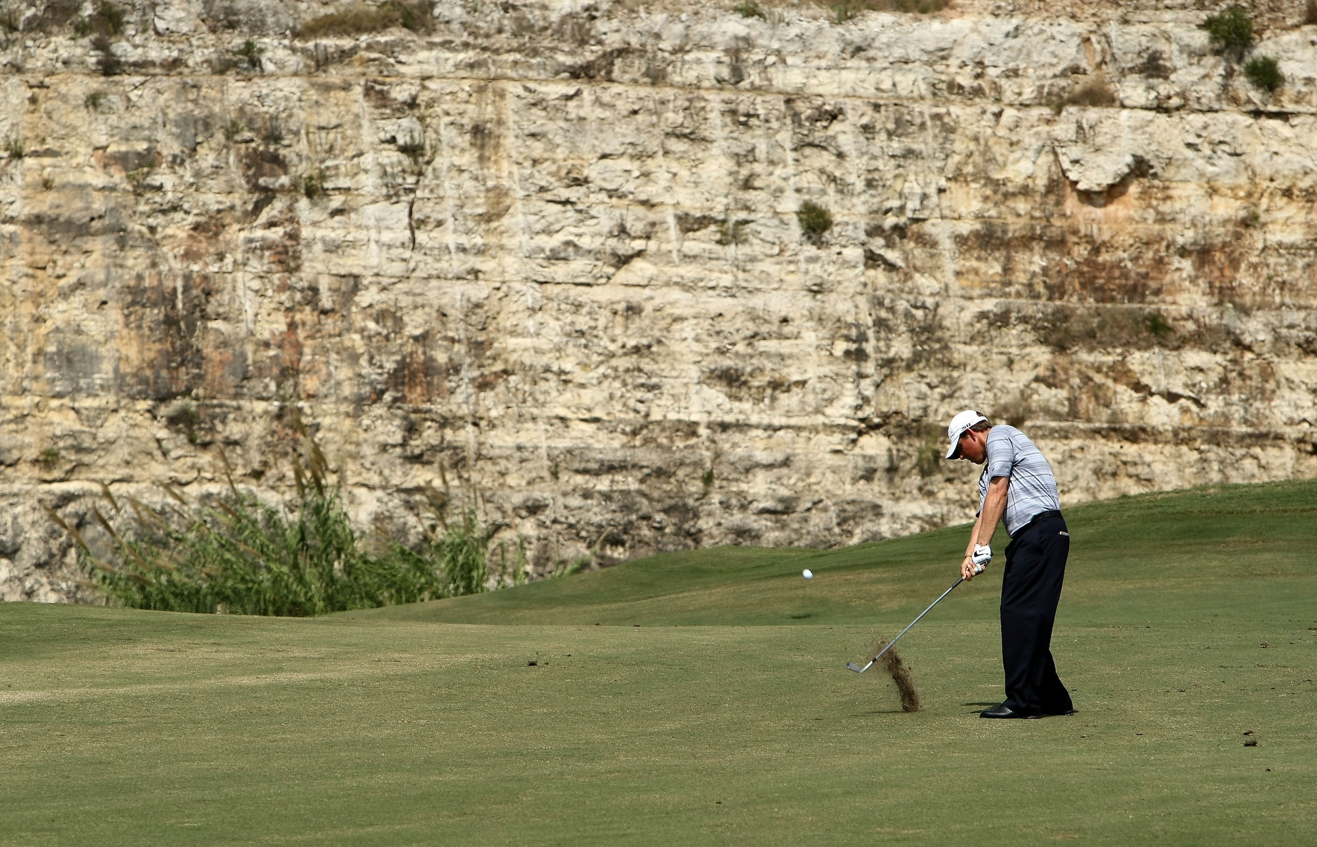 SAN ANTONIO - OCTOBER 07:  Justin Leonard hits his second shot on the seventh hole during the final round of the Valero Texas Open at La Cantera Golf Club on October 7, 2007 in San Antonio, Texas.  (Photo by Jonathan Ferrey/Getty Images)
