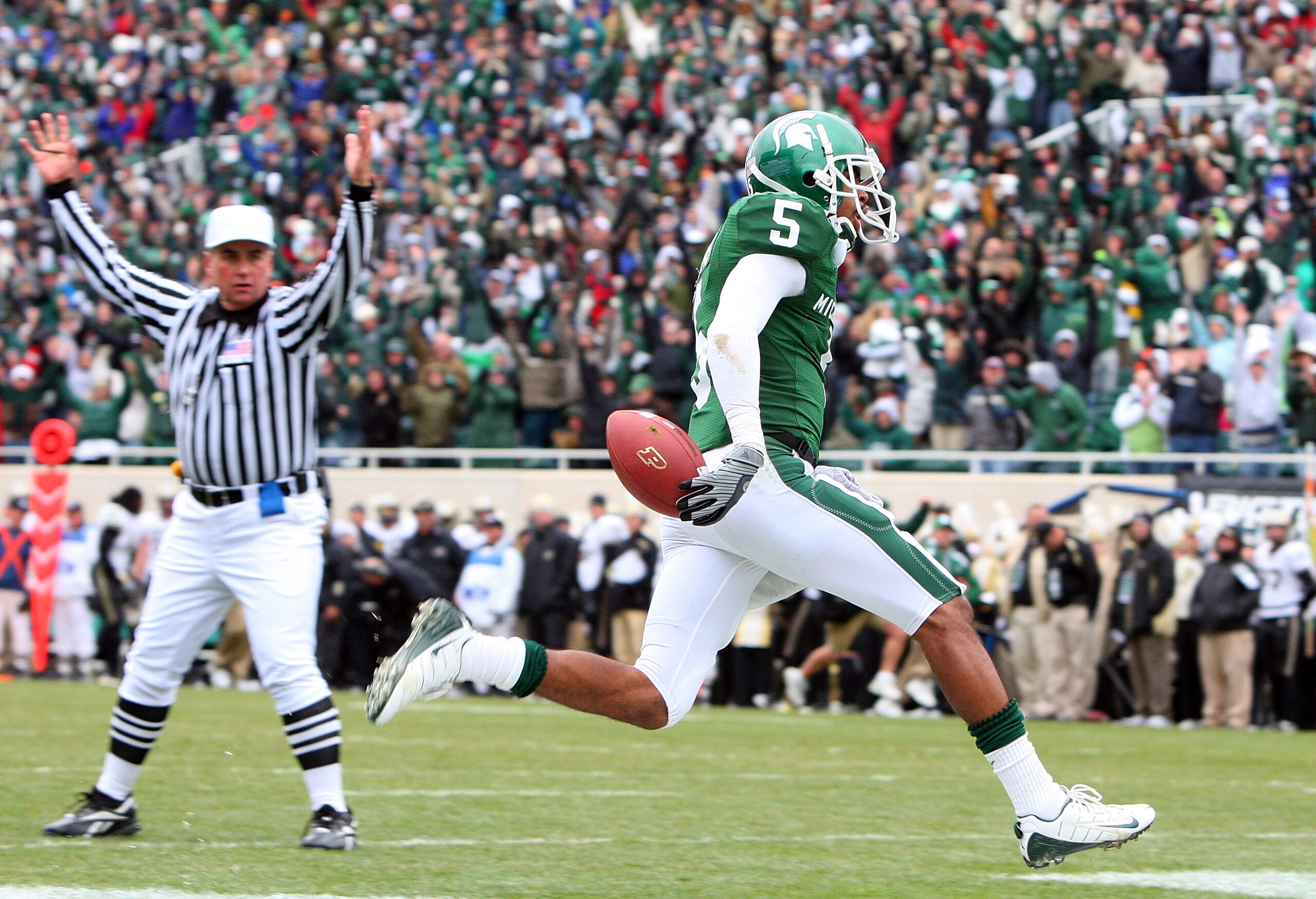 EAST LANSING, MI - NOVEMBER 08:  Johnny Adams #5of the Michigan State Spartans runs an interception against the Purdue Boilermakers for a touchdown at Spartan Stadium on November 8, 2008 in East Lansing, Michigan.  (Photo by Jim McIsaac/Getty Images)