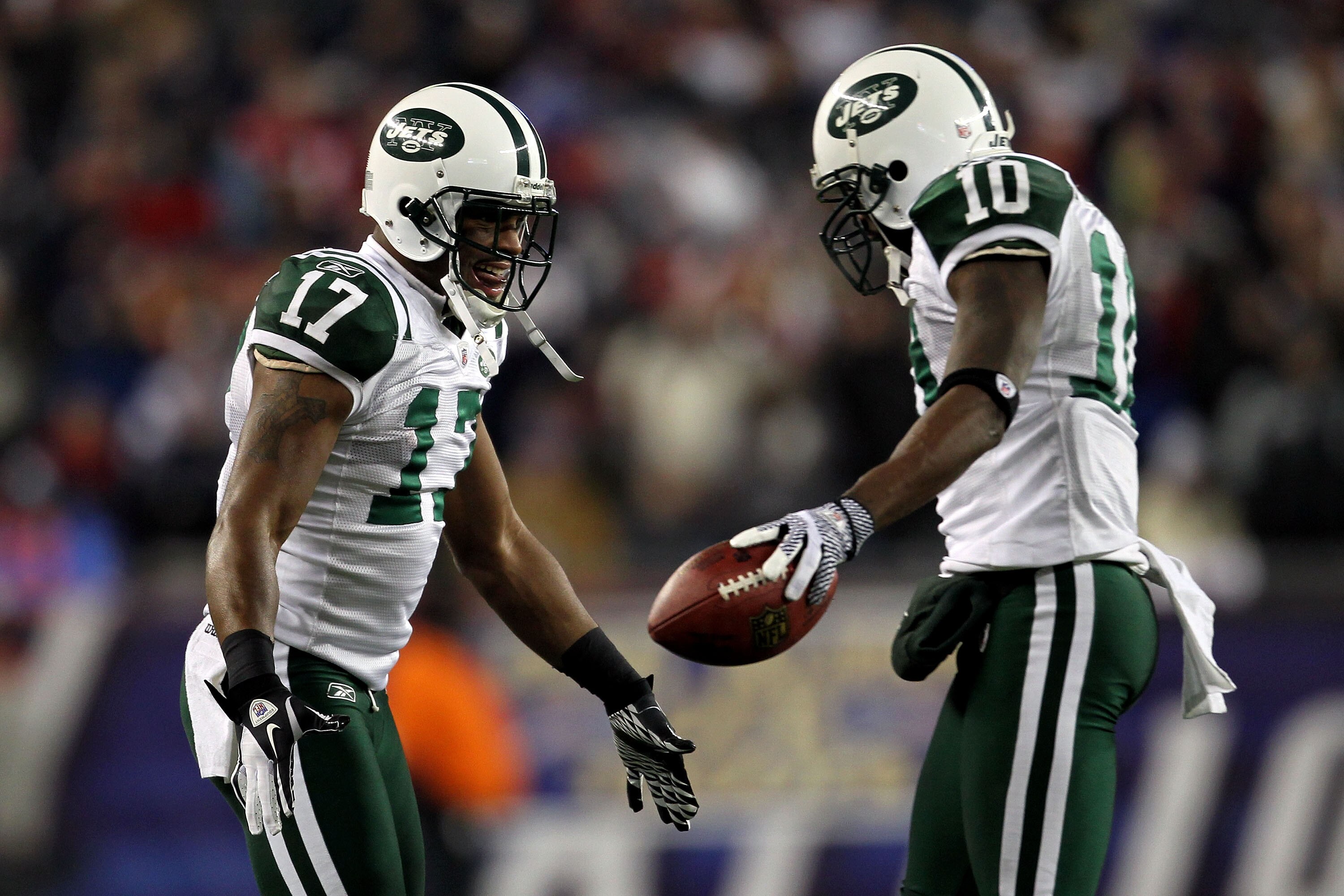 FOXBORO, MA - JANUARY 16:  Santonio Holmes #10 of the New York Jets celebrates his fourth quarter touchdown against the New England Patriots with Braylon Edwards #17 during their 2011 AFC divisional playoff game at Gillette Stadium on January 16, 2011 in
