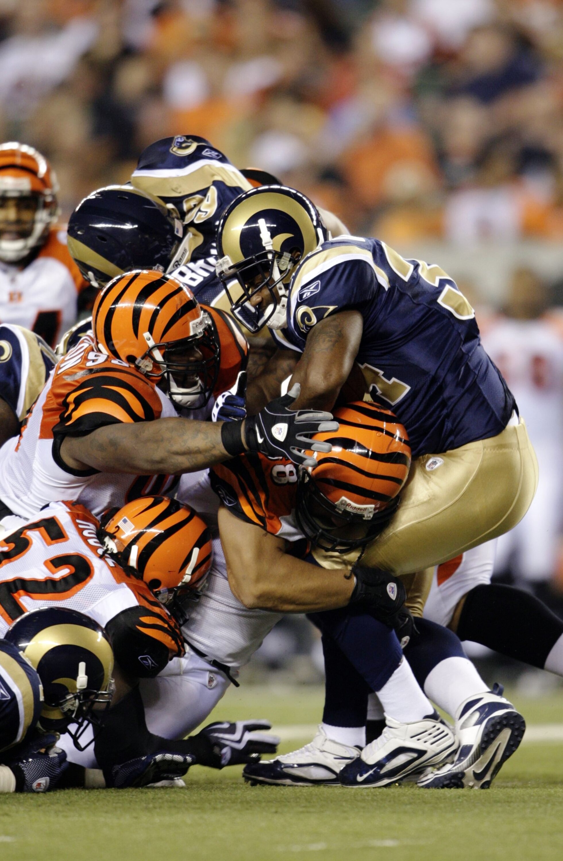 CINCINNATI, OH - AUGUST 27:  Running back Kenneth Darby #34 of the St. Louis Rams runs into a pile of Cincinnati Bengals defenders during the preseason game at Paul Brown Stadium on August 27, 2009 in Cincinnati, Ohio. (Photo by Andy Lyons/Getty Images)