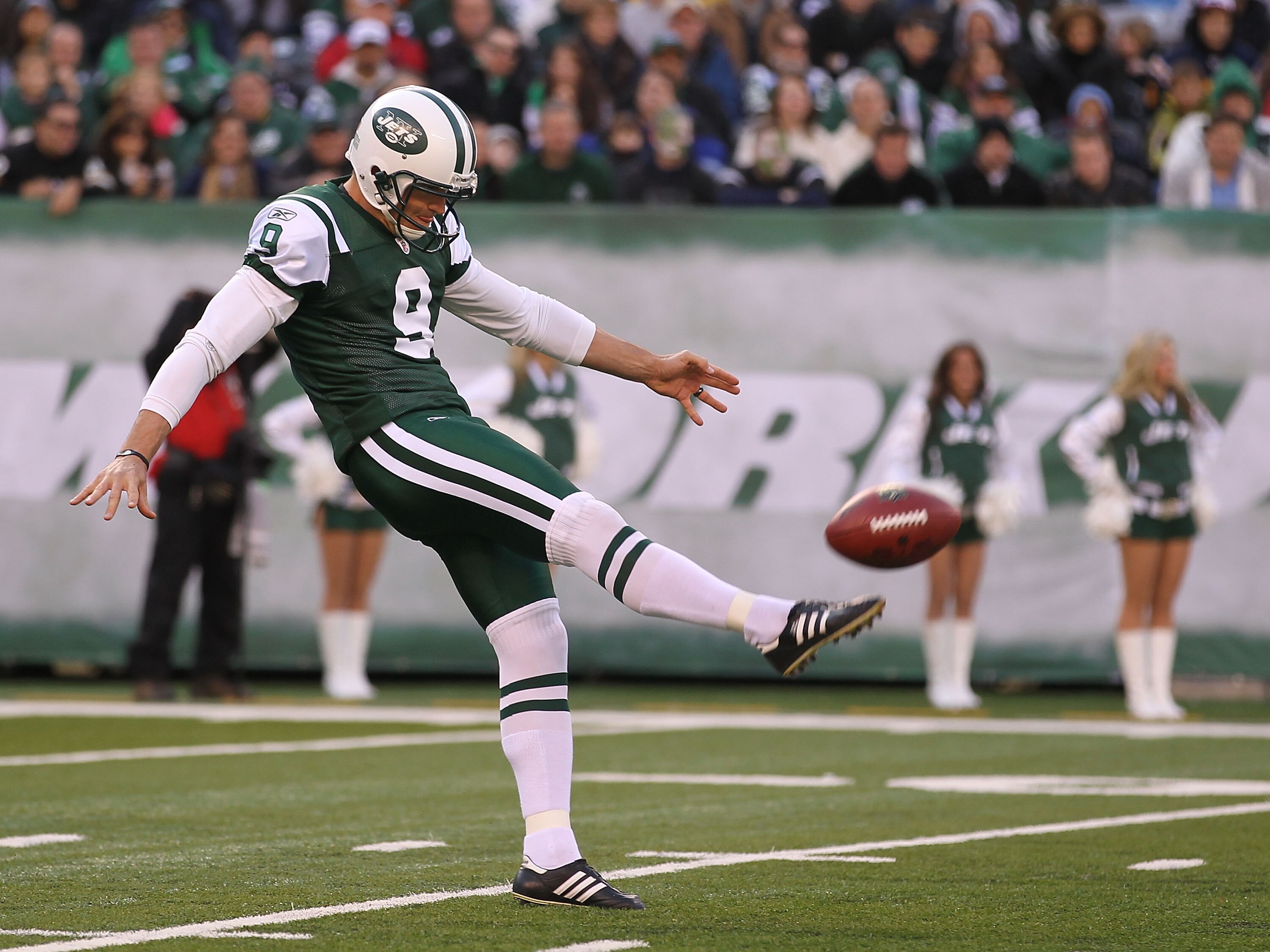 EAST RUTHERFORD, NJ - NOVEMBER 21:  Steve Weatherford #9 of the New York Jets in action against the Houston Texans during their  game on November21, 2010 at the New Meadowlands Stadium  in East Rutherford, New Jersey.  (Photo by Al Bello/Getty Images)
