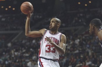 27 Oct 1994:  Forward Grant Hill of the Detroit Pistons dishes off the ball during a game against the Sacramento Kings at the Palace of Auburn Hills in Auburn Hills, Michigan. The Pistons won the game 107-91. Mandatory Credit: Allsport  /Allsport