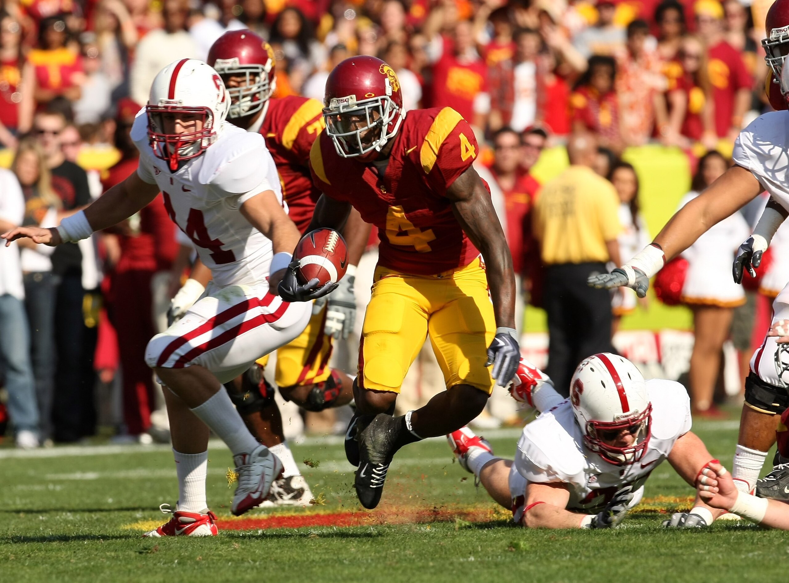 LOS ANGELES, CA - NOVEMBER 14:  Running back Joe McKnight #4 of the USC Trojans carries the ball against the Stanford Cardinal on November 14, 2009 at the Los Angeles Coliseum in Los Angeles, California.  Stanford won 55-21.  (Photo by Stephen Dunn/Getty
