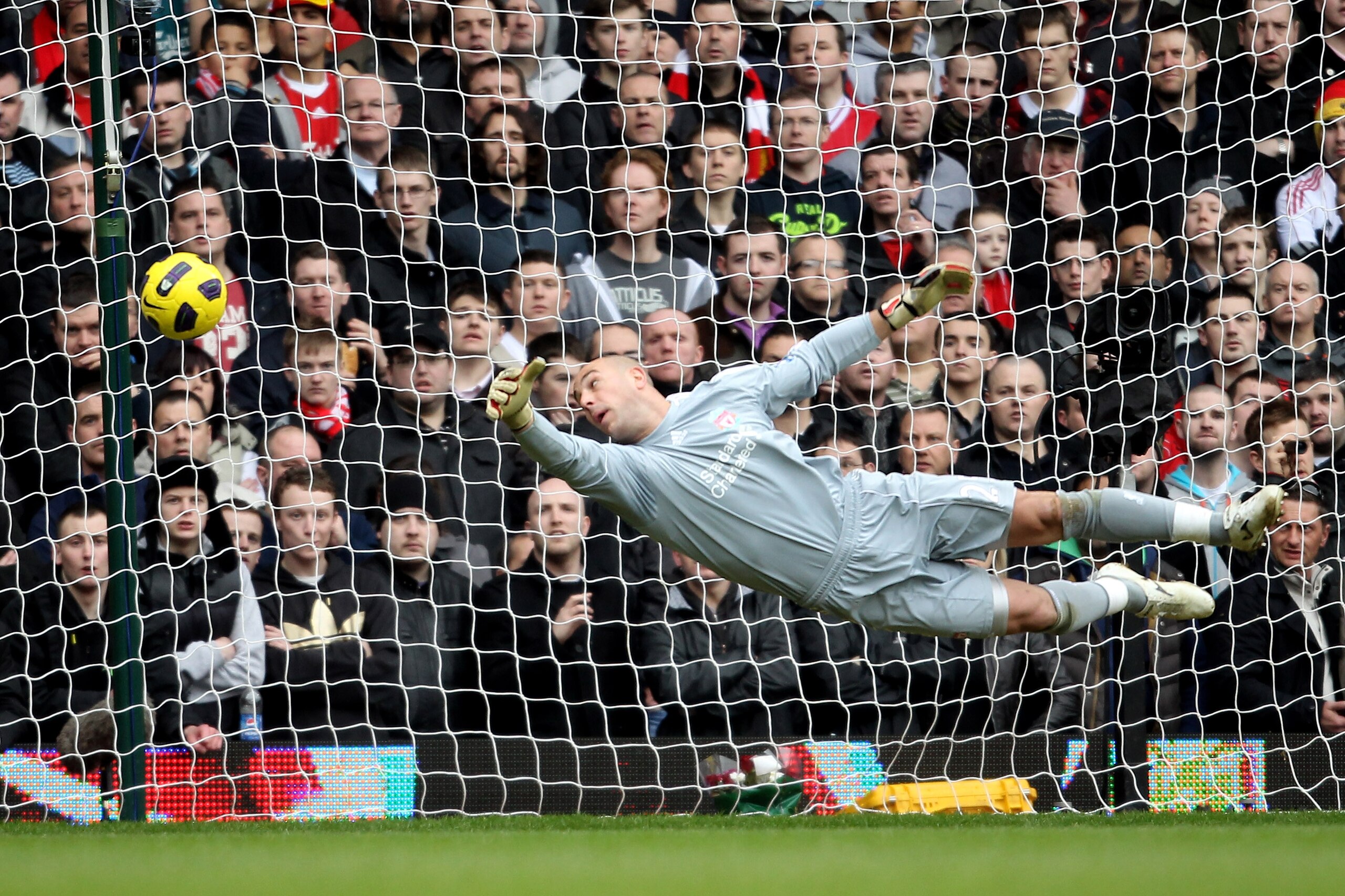LONDON, ENGLAND - FEBRUARY 27: Pepe Reina goalkeeper of Liverpool fails to stop the shot of Scott Parker of West Ham during the Barclays Premier League match between West Ham United and Liverpool at the Boleyn Ground on February 27, 2011 in London, Engla LONDON, ENGLAND - FEBRUARY 27: Pepe Reina goalkeeper of Liverpool fails to stop the shot of Scott Parker of West Ham during the Barclays Premier League match between West Ham United and Liverpool at the Boleyn Ground on February 27, 2011 in London, Engla