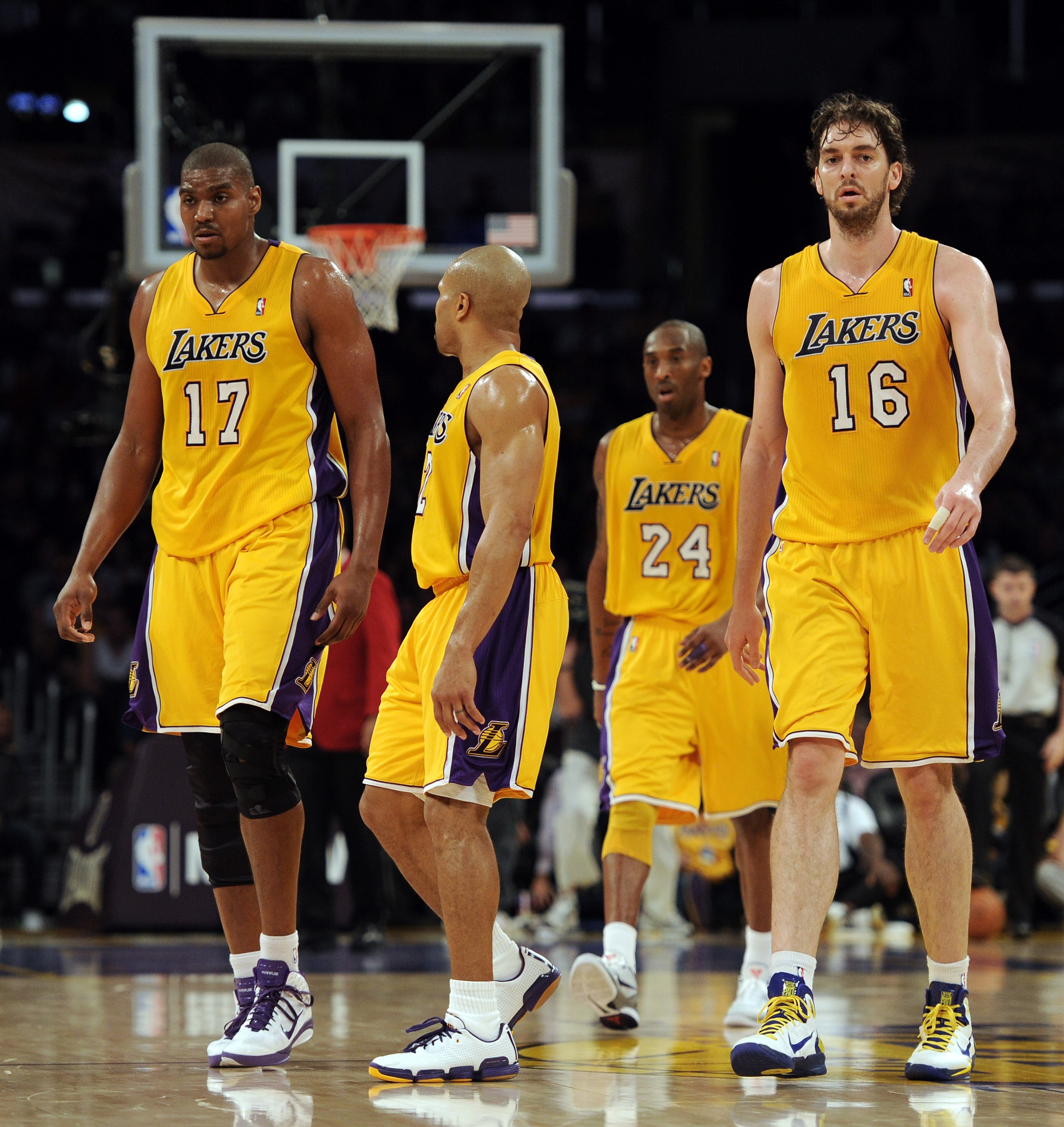LOS ANGELES, CA - FEBRUARY 03: Pau Gasol #16, Andrew Bynum #17, Kobe Bryant #24 and Derek Fisher #2 of the Los Angeles Lakers head to the bench after a time out trailing the San Antonio Spurs during the second half at Staples Center on February 3, 2011 i LOS ANGELES, CA - FEBRUARY 03: Pau Gasol #16, Andrew Bynum #17, Kobe Bryant #24 and Derek Fisher #2 of the Los Angeles Lakers head to the bench after a time out trailing the San Antonio Spurs during the second half at Staples Center on February 3, 2011 i