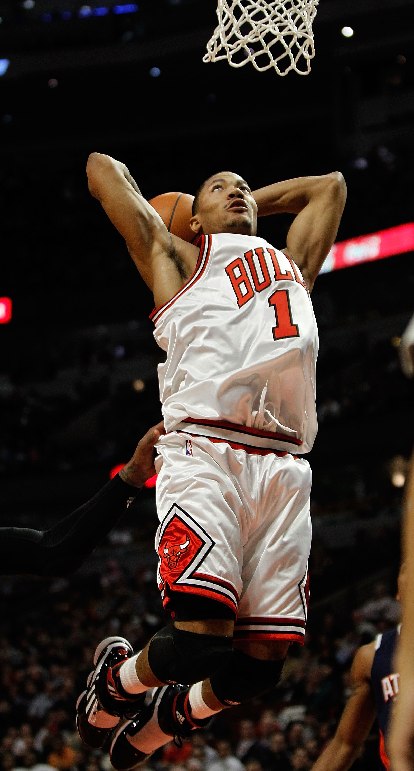 CHICAGO - MARCH 01: Derrick Rose #1 of the Chicago Bulls goes up for a dunk against the Atlanta Hawks at the United Center on March 1, 2010 in Chicago, Illinois. The Hawks defeated the Bulls 116-92. NOTE TO USER: User expressly acknowledges and agrees tha