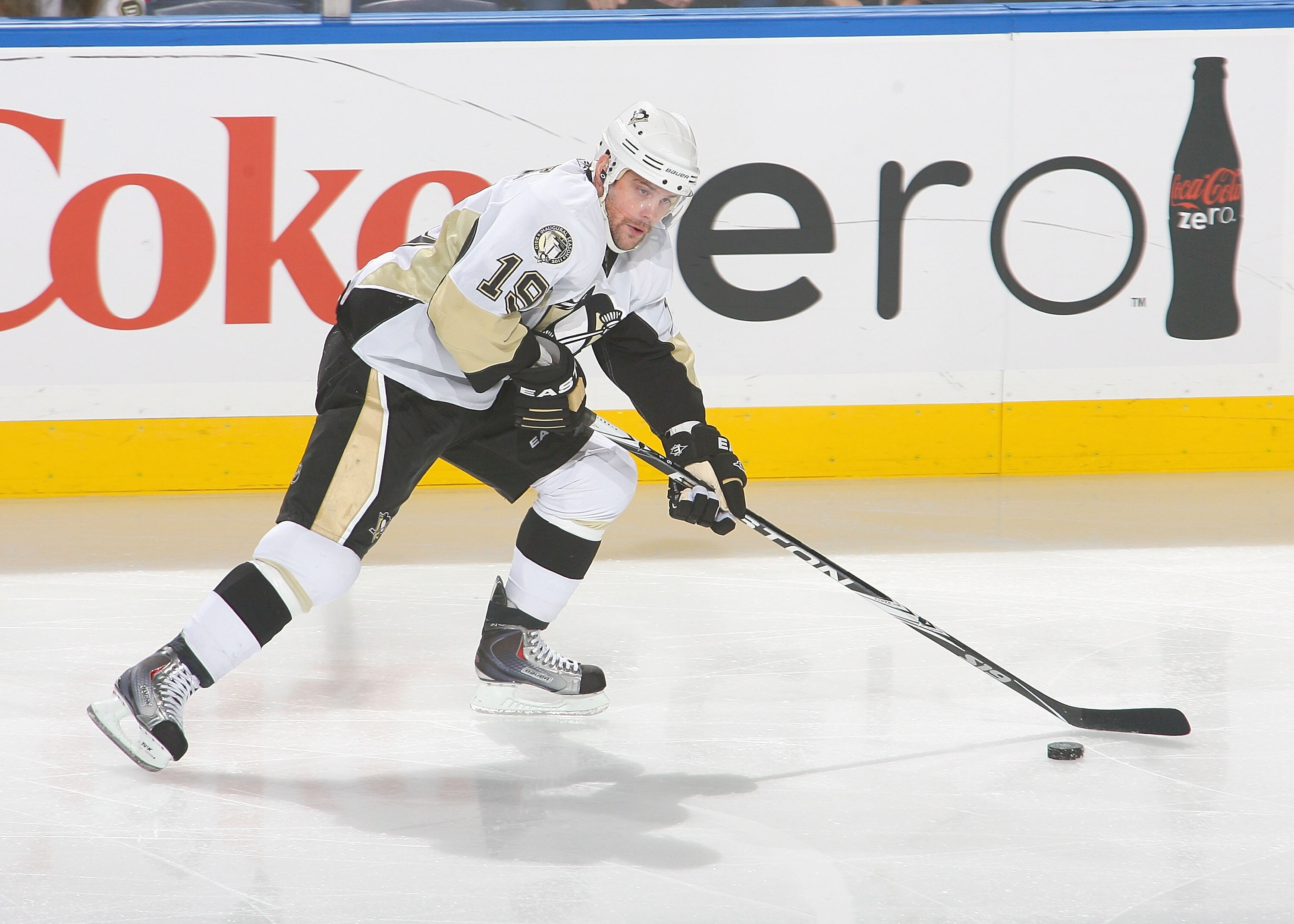 BUFFALO, NY - NOVEMBER 24:  Mike Comrie #19 of the Pittsburgh Penguins skates against of the Buffalo Sabres  at HSBC Arena  on November 24, 2010 in Buffalo, New York. Pittsburgh won 1-0.  (Photo by Rick Stewart/Getty Images)