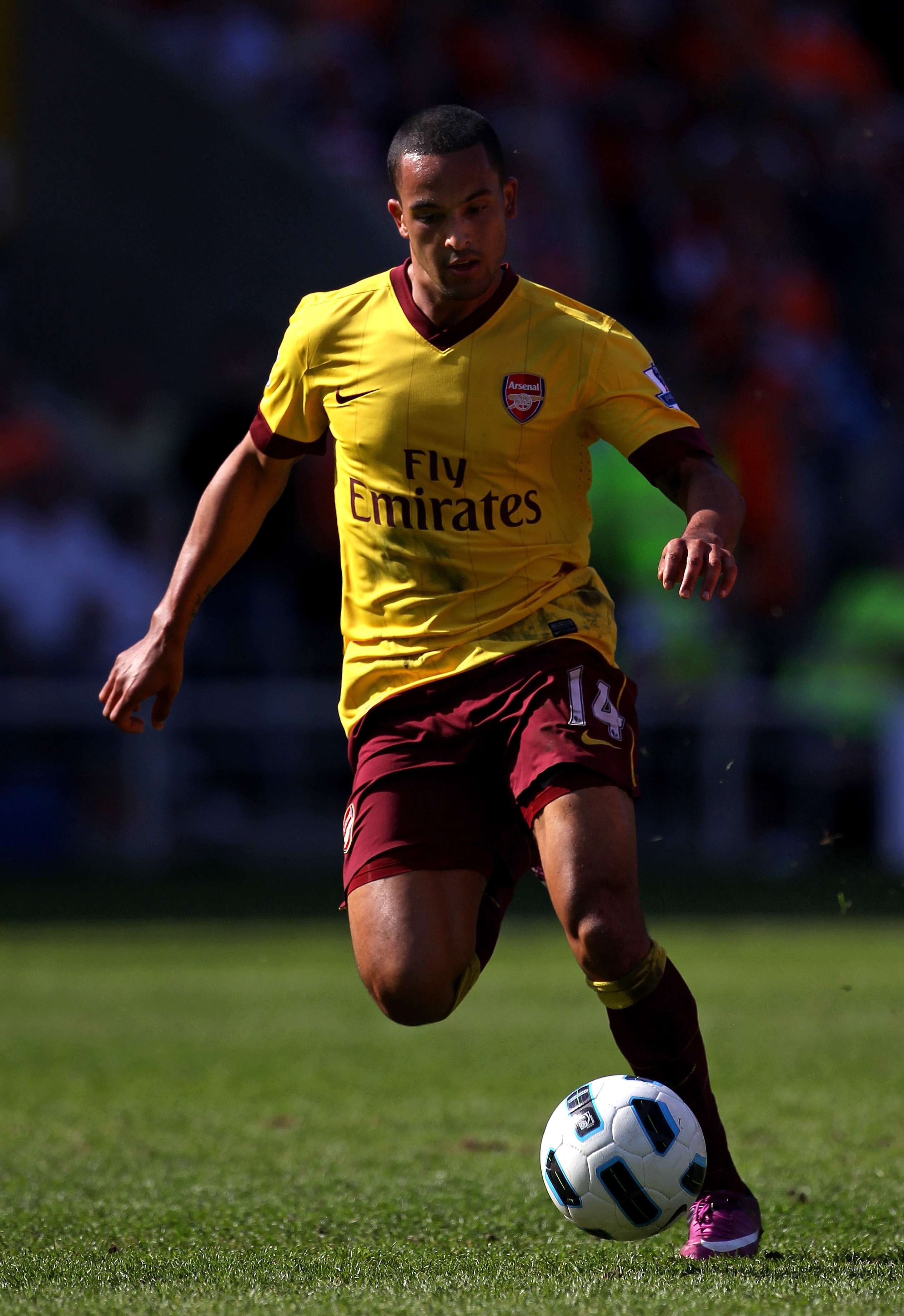BLACKPOOL, ENGLAND - APRIL 10:  Theo Walcott of Arsenal during the Barclays Premier League match between Blackpool and Arsenal at Bloomfield Road on April 10, 2011 in Blackpool, England.  (Photo by Alex Livesey/Getty Images)