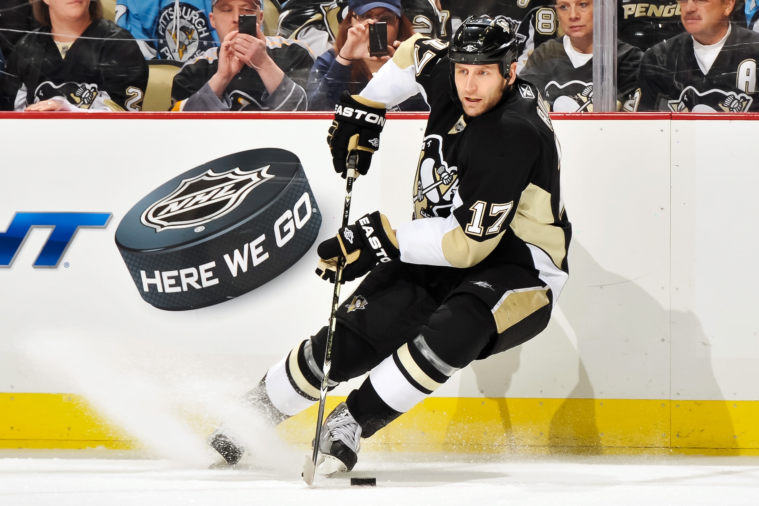 PITTSBURGH, PA - MARCH 13:  Michael Rupp #17 of the Pittsburgh Penguins skates with the puck against the Edmonton Oilers on March 13, 2011 at CONSOL Energy Center in Pittsburgh, Pennsylvania.  (Photo by Jamie Sabau/Getty Images)