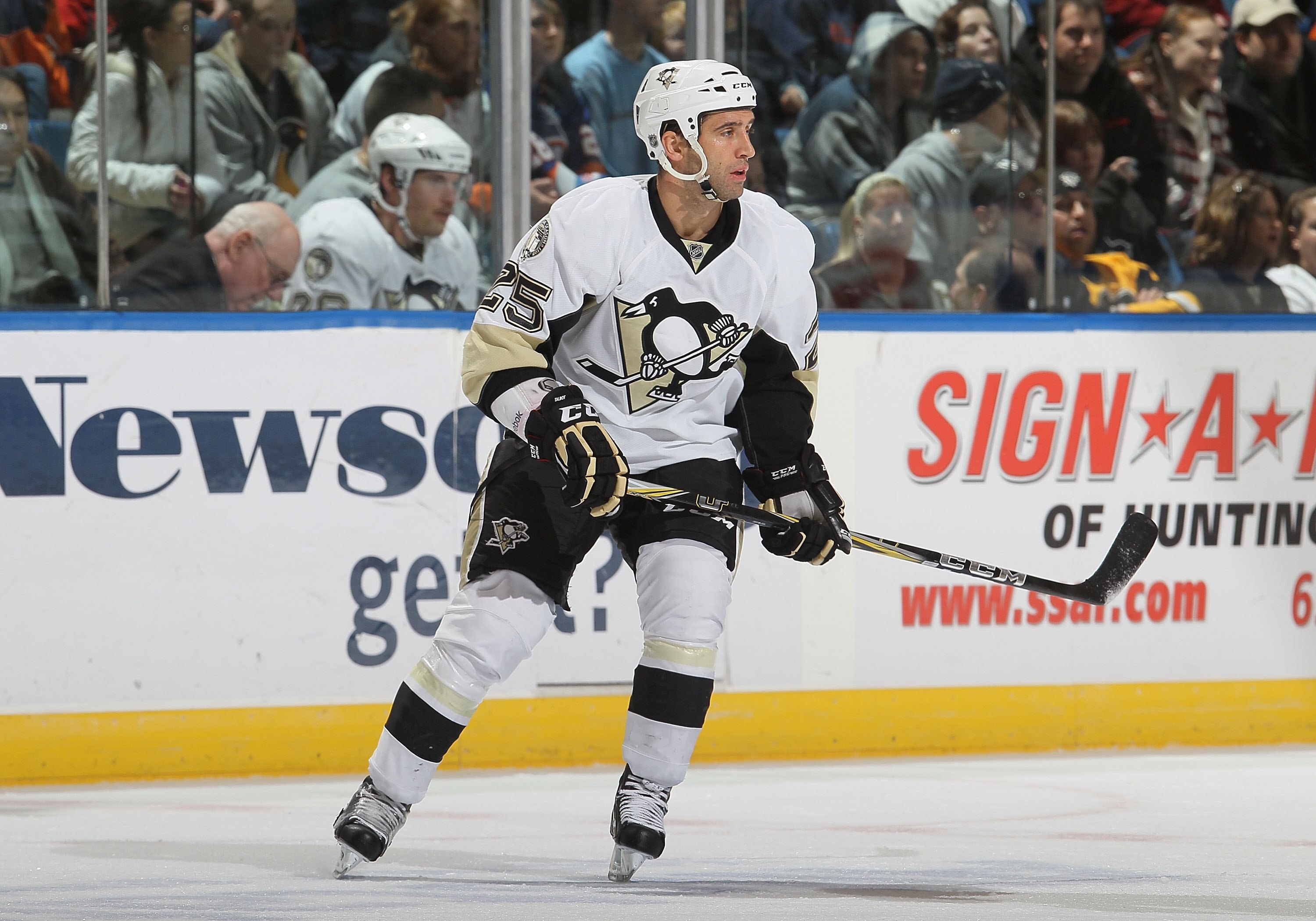 UNIONDALE, NY - FEBRUARY 11:  Maxime Talbot #25 of the Pittsburgh Penguins skates against the New York Islanders on February 11, 2011 at Nassau Coliseum in Uniondale, New York. The Isles defeated the Pens 9-3.  (Photo by Jim McIsaac/Getty Images)