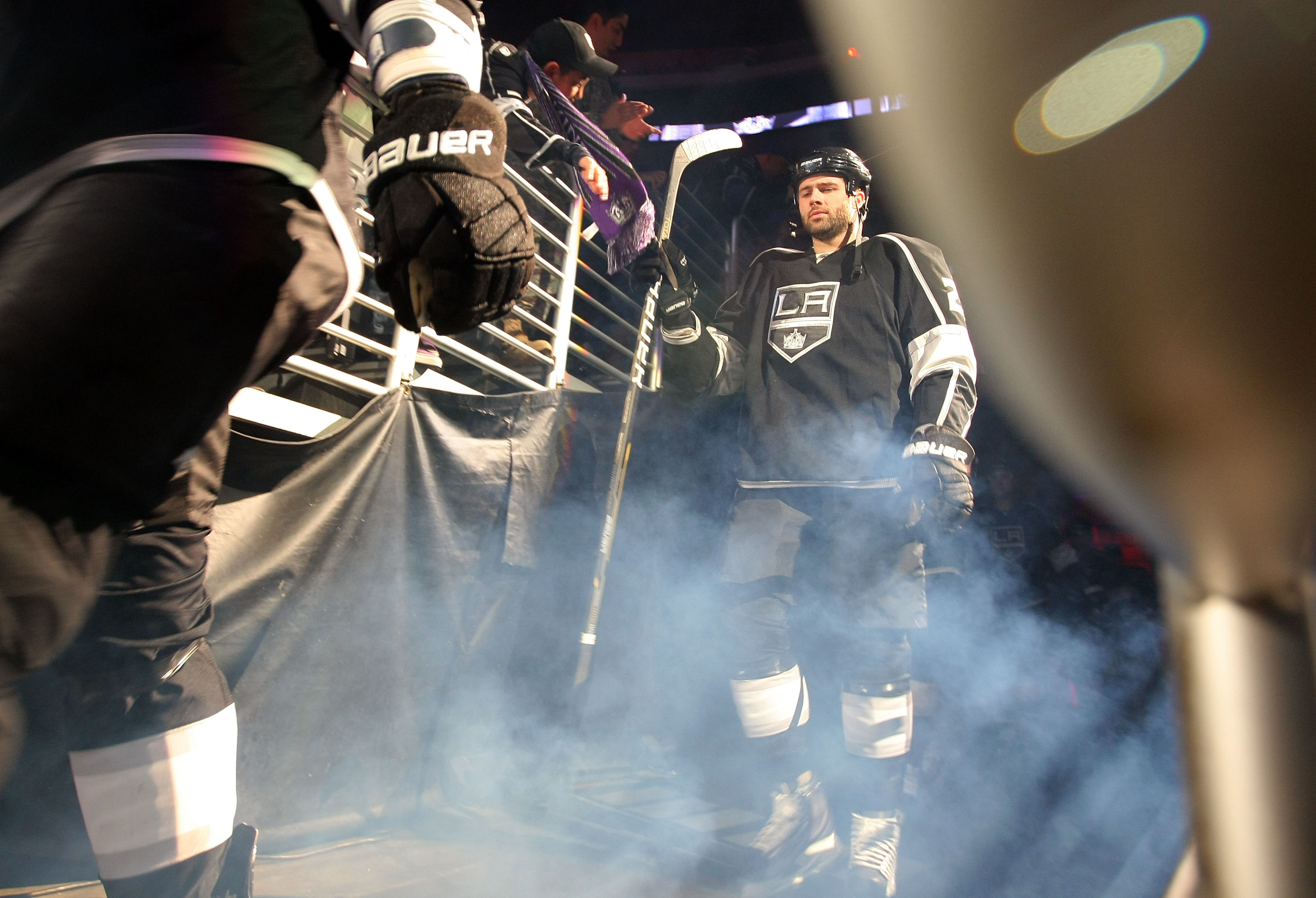 LOS ANGELES, CA - MARCH 03:  Dustin Penner #25 of the Los Angeles Kings makes his way to the ice surface for the second period of their NHL game against the Phoenix Coyotes at Staples Center on March 3, 2011 in Los Angeles, California.  The Kings defeated