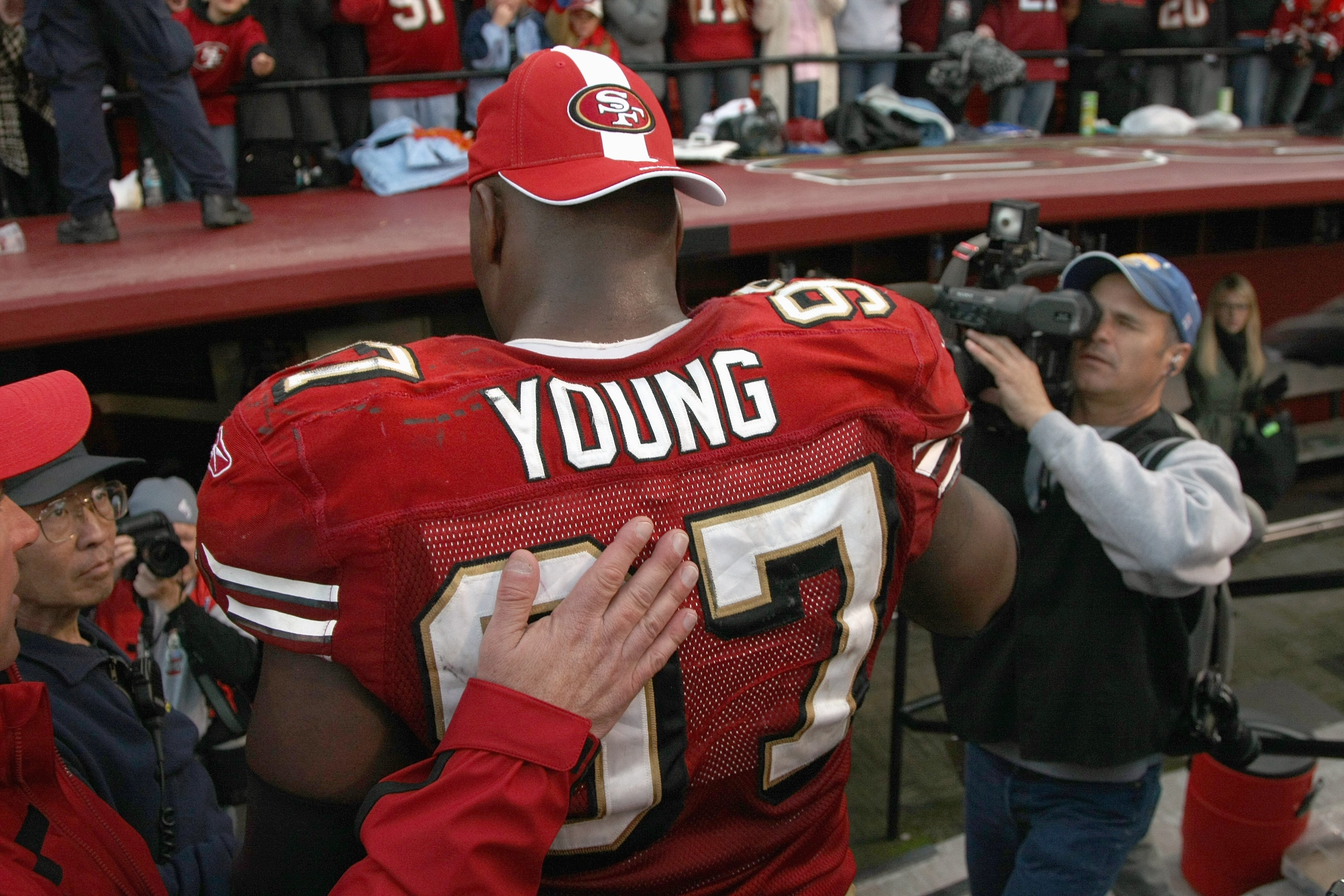 SAN FRANCISCO - DECEMBER 23: Bryant Young #97 of the San Francisco 49ers walks to the lockerroom against the Tampa Bay Buccaneers during an NFL game at Monster Park on December 23, 2007 in San Francisco, California. (Photo by Jed Jacobsohn/Getty Images)