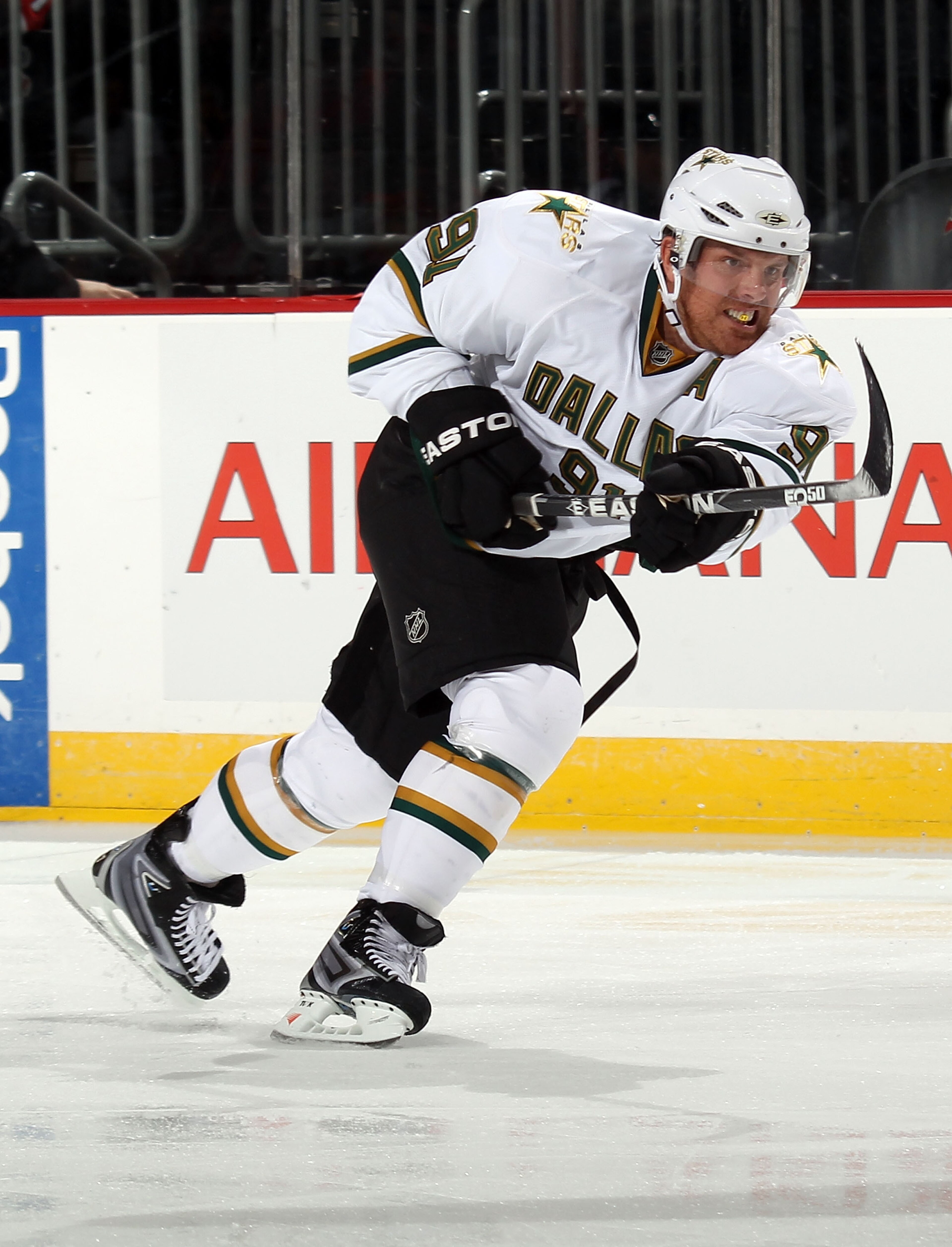 NEWARK, NJ - OCTOBER 08:  Brad Richards # 91 of the Dallas Stars skates against the New Jersey Devils at the Prudential Center on October 8, 2010 in Newark, New Jersey.  (Photo by Bruce Bennett/Getty Images)