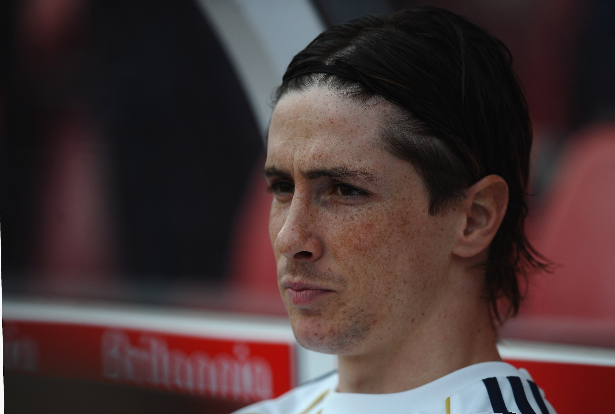 STOKE ON TRENT, ENGLAND - APRIL 02:  Fernando Torres of Chelsea looks on from the substitutes bench during the Barclays Premier League match between Stoke City and Chelsea at Britannia Stadium on April 2, 2011 in Stoke on Trent, England.  (Photo by Lauren