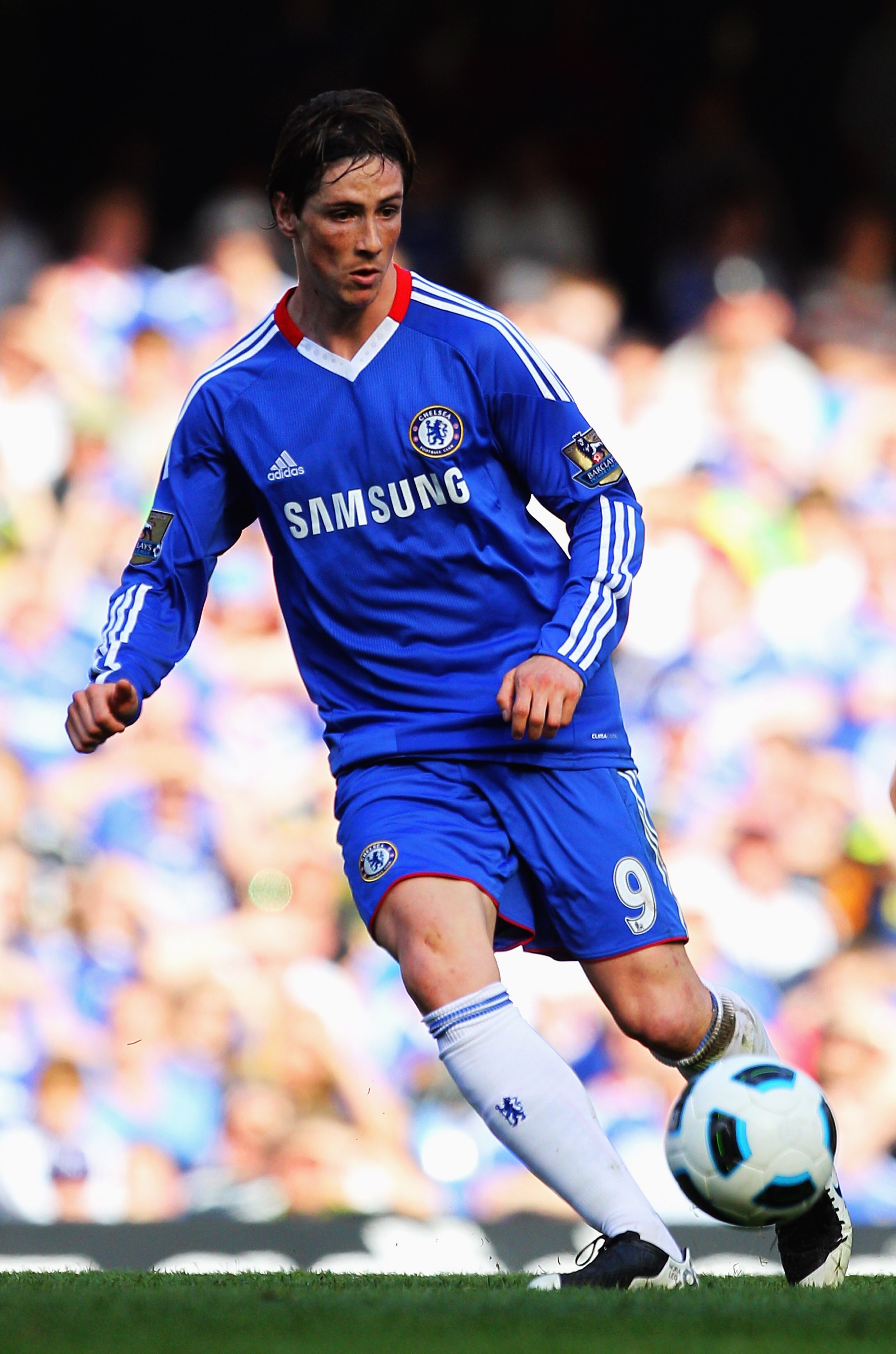 LONDON, ENGLAND - APRIL 09:  Fernando Torres of Chelsea in action during the Barclays Premier League match between Chelsea and Wigan Athletic at Stamford Bridge on April 9, 2011 in London, England.  (Photo by Clive Rose/Getty Images)