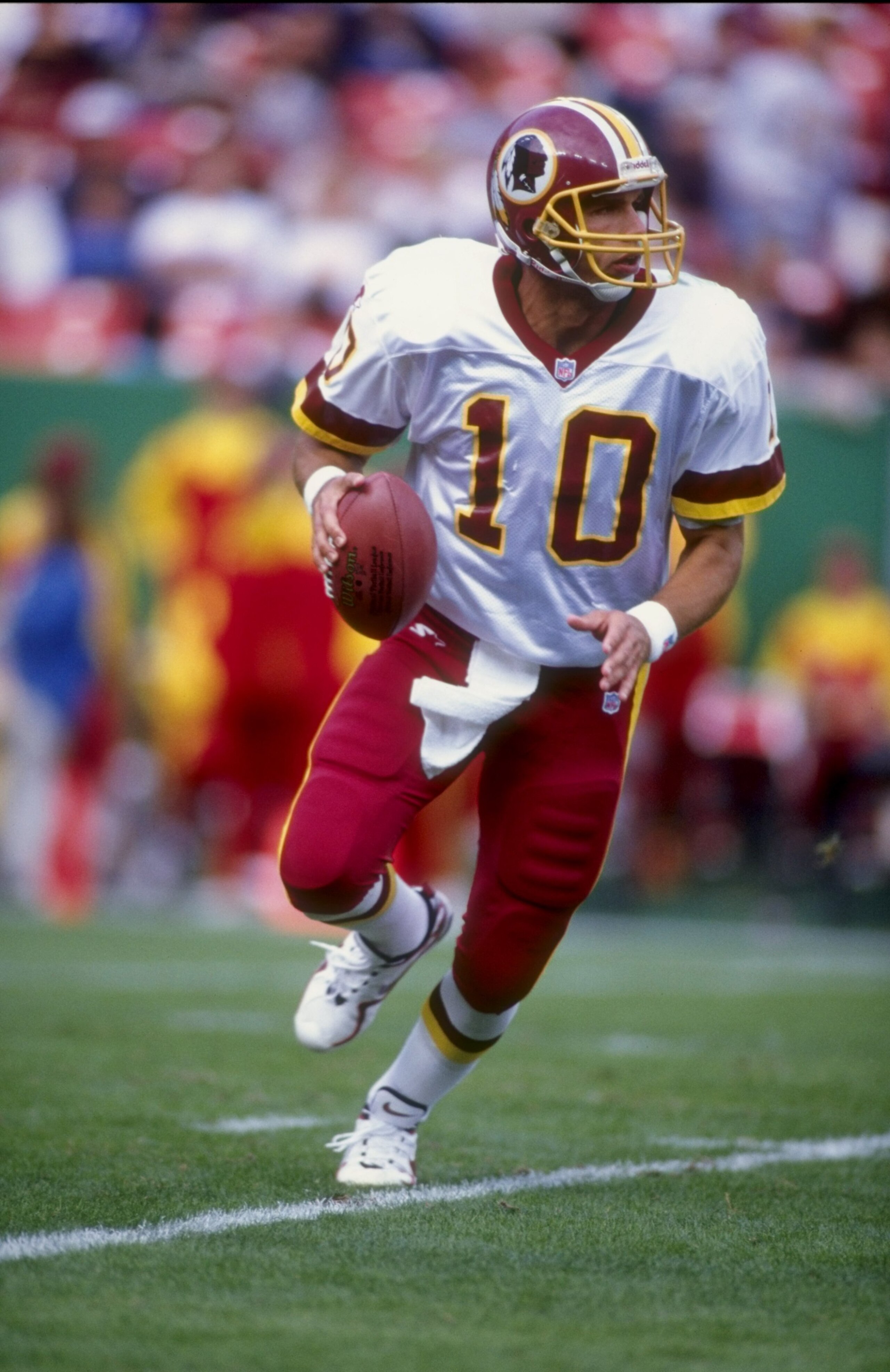 1 Nov 1998:  Quarterback Trent Green #10 of the Washington Redskins in action during the game against the New York Giants at the Jack Kent Cooke Stadium in Landover, Maryland. The Redskins defeated the Giants 21-14. Mandatory Credit: Al Bello  /Allsport