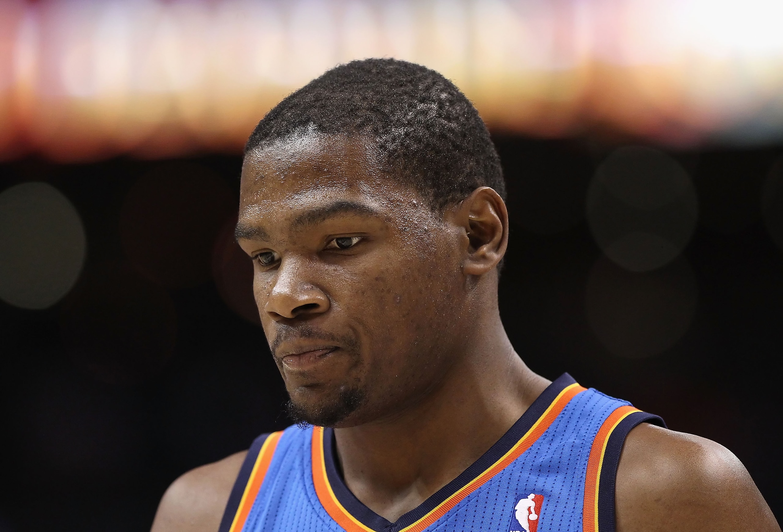 PHOENIX, AZ - MARCH 30: Kevin Durant #35 of the Oklahoma City Thunder during the NBA game against the Phoenix Suns at US Airways Center on March 30, 2011 in Phoenix, Arizona. The Thunder defeated the Suns 116-98. NOTE TO USER: User expressly acknowled PHOENIX, AZ - MARCH 30: Kevin Durant #35 of the Oklahoma City Thunder during the NBA game against the Phoenix Suns at US Airways Center on March 30, 2011 in Phoenix, Arizona. The Thunder defeated the Suns 116-98. NOTE TO USER: User expressly acknowled